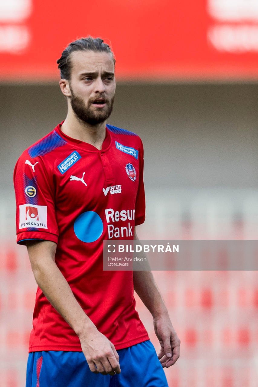 Helsingborgs Jonatan Olsson under fotbollsmatchen i Superettan mellan Helsingborg och Trelleborg den 1 april 2017 i Helsingborg.