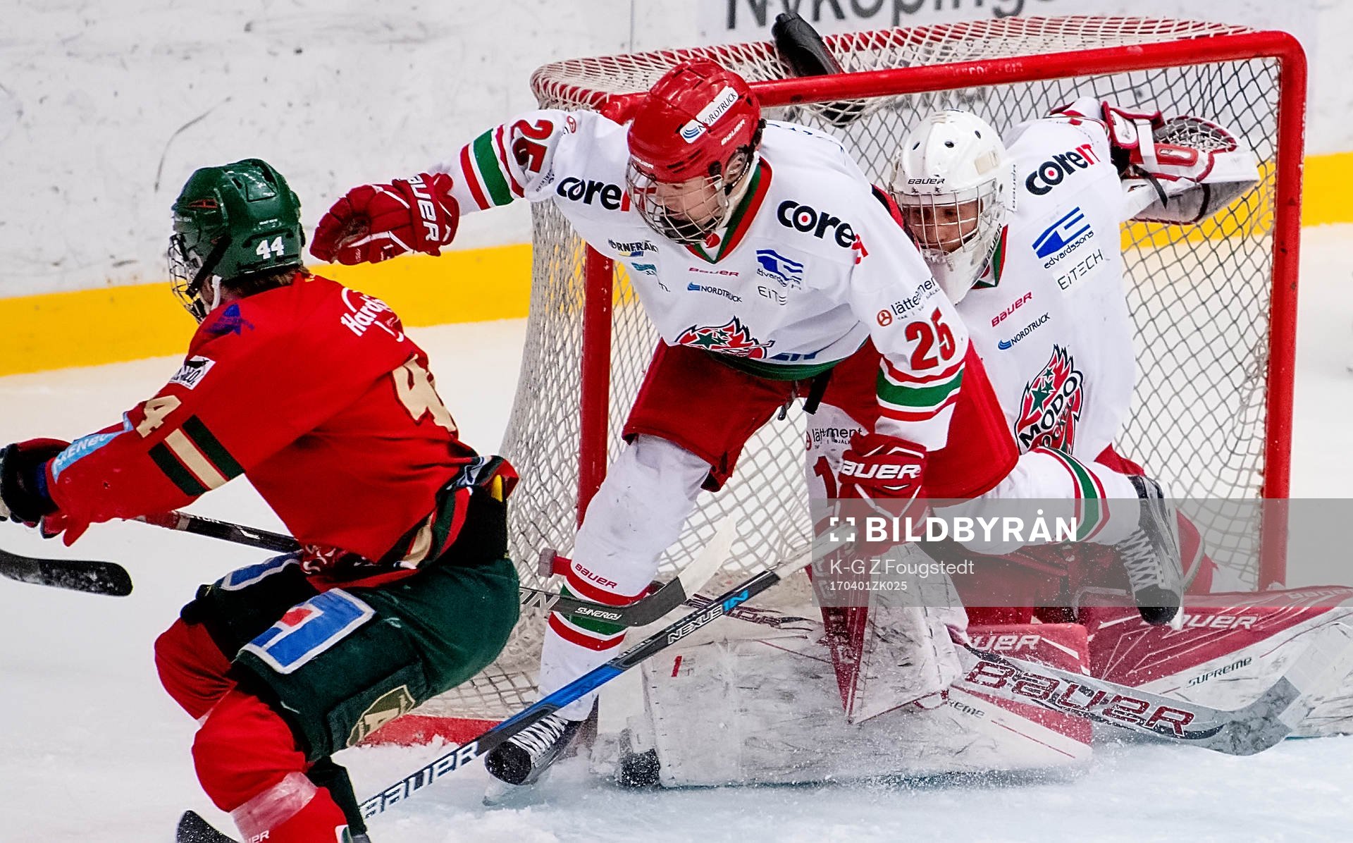 Frölundas Dennis Westergård och Modos Maximilian Popovic