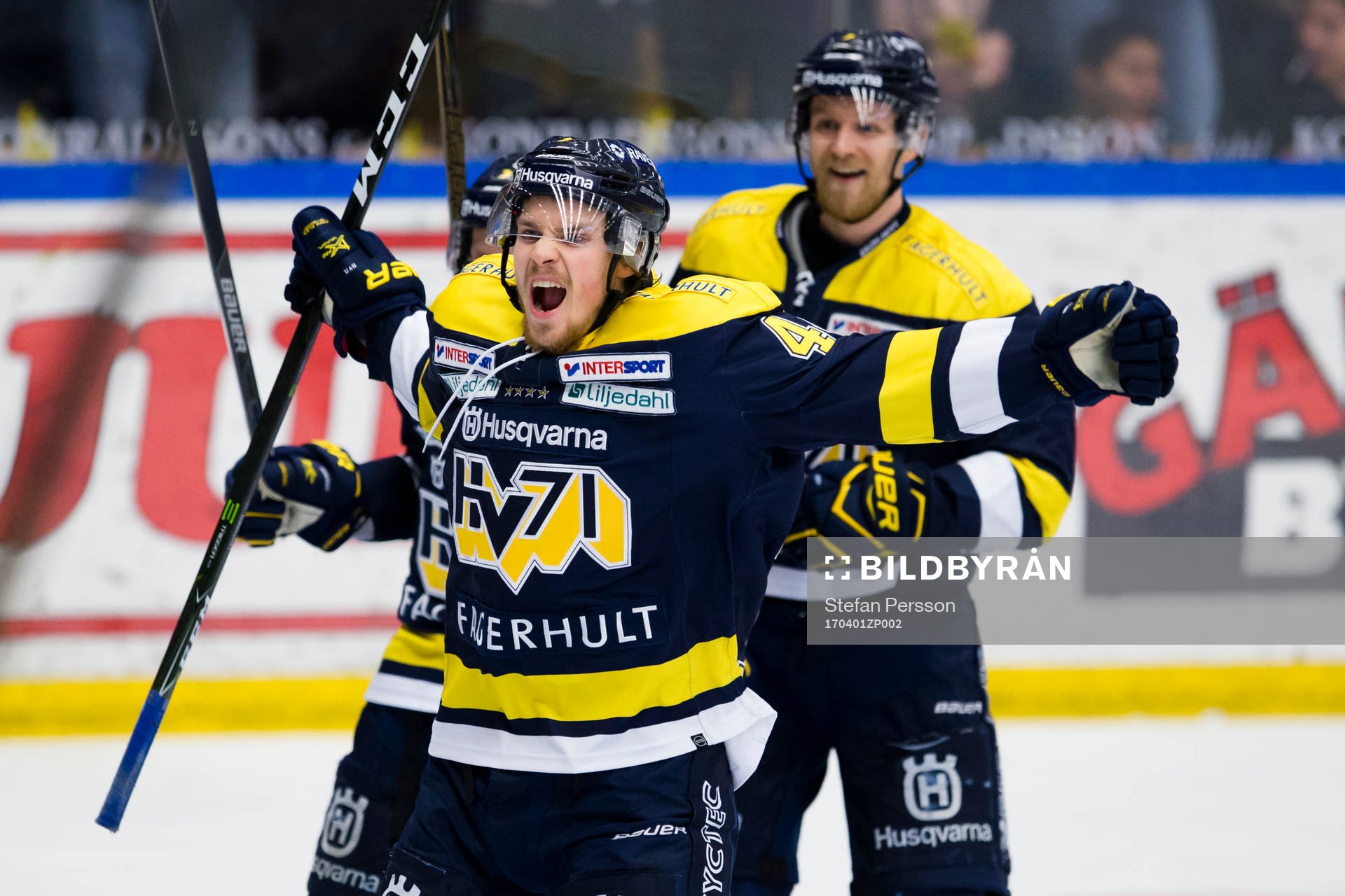 s Mikko Lehtonen jublar