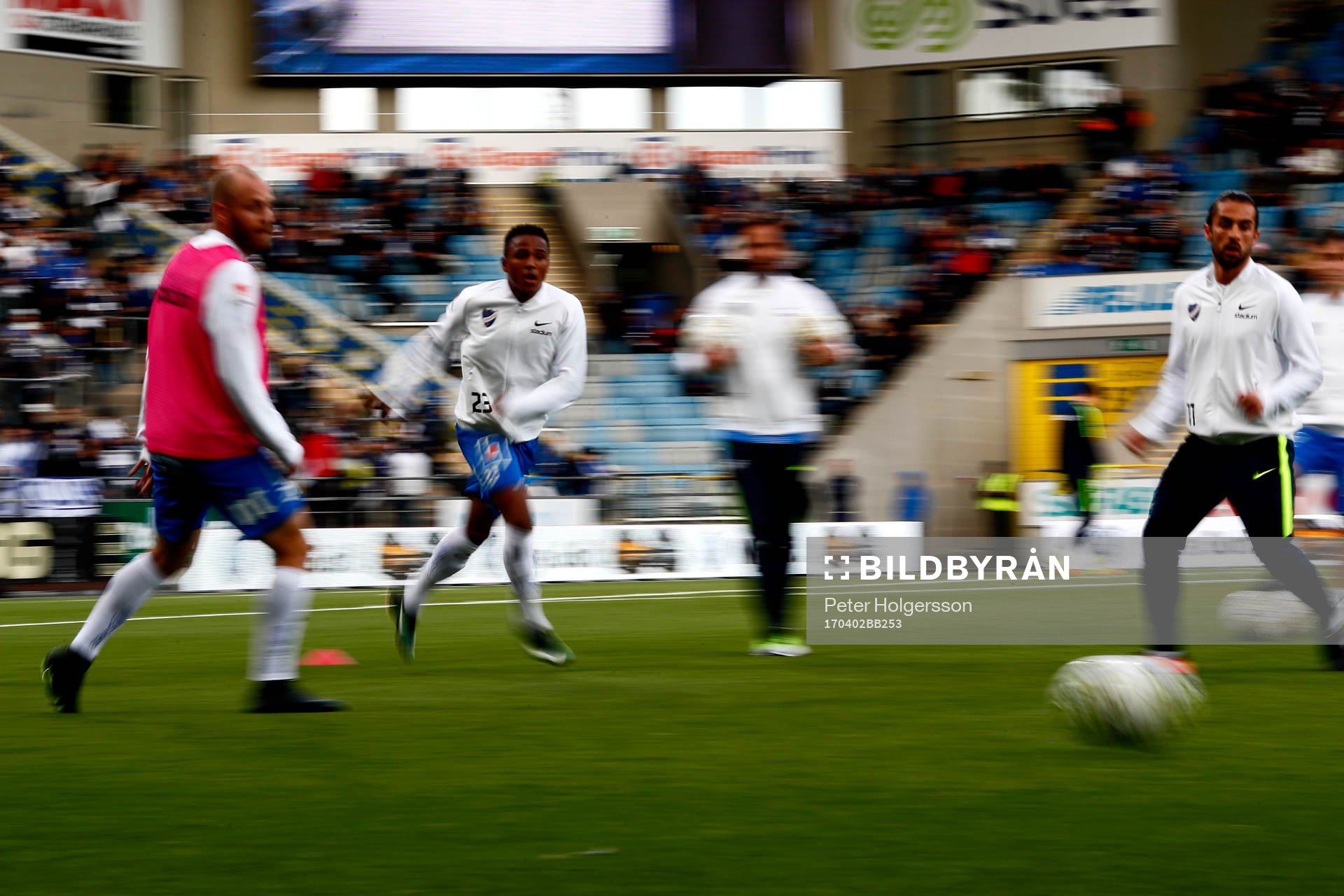 Norrköpings Niclas Eliasson värmer upp