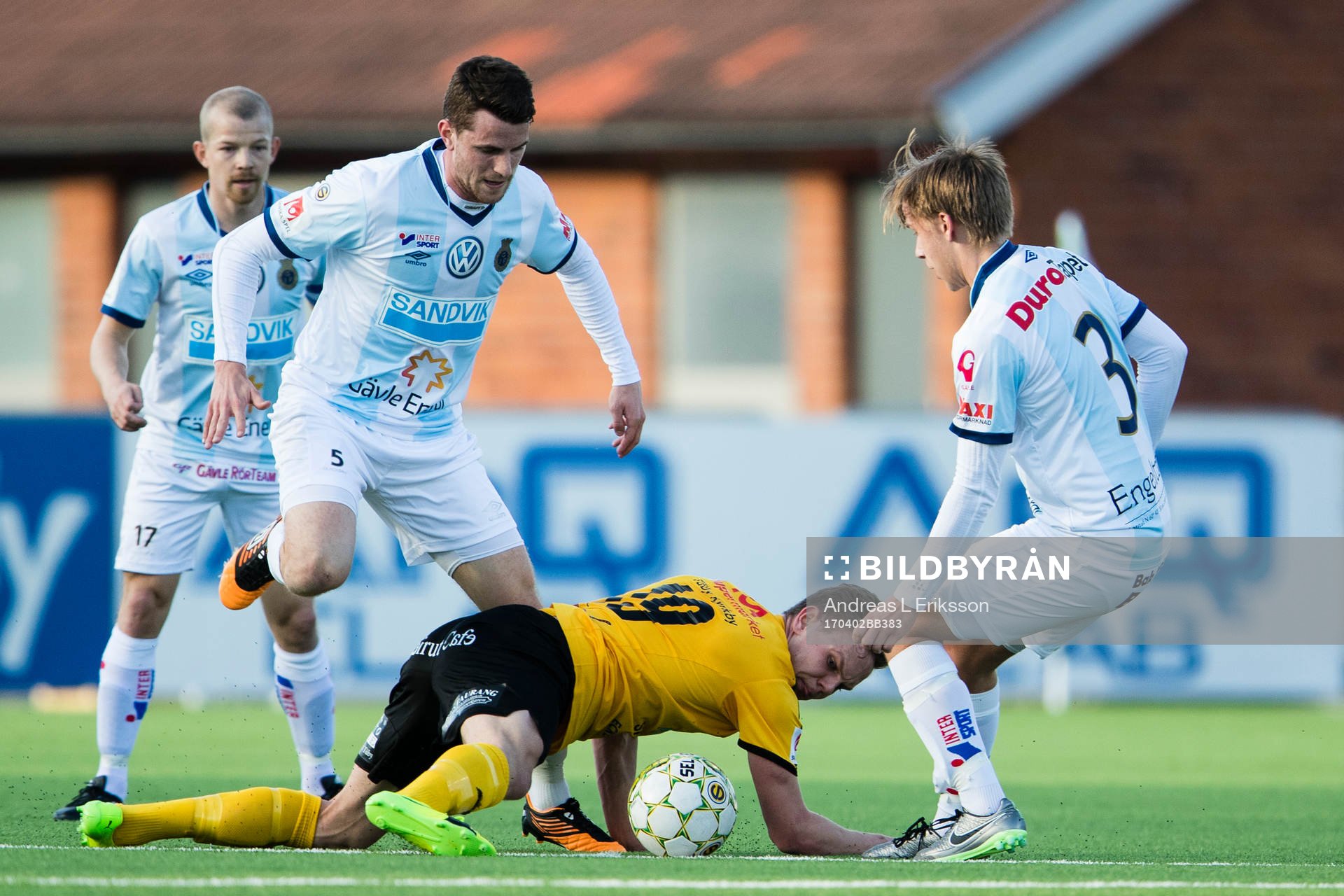 Gefles Jesper Björkman och Albin Lohikangas i kamp om
