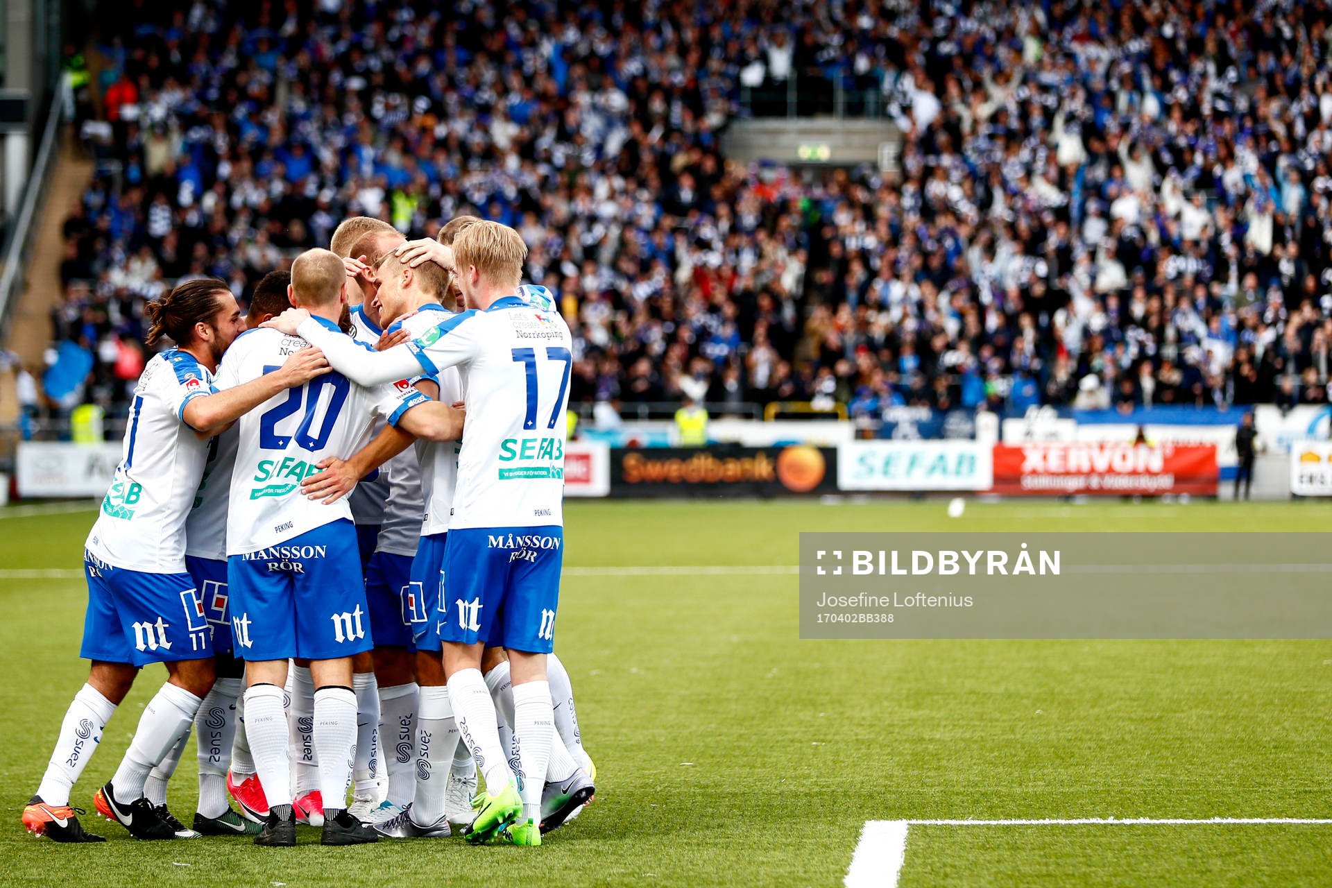 Norrköpings Sebastian Andersson jublar med lagkamrater