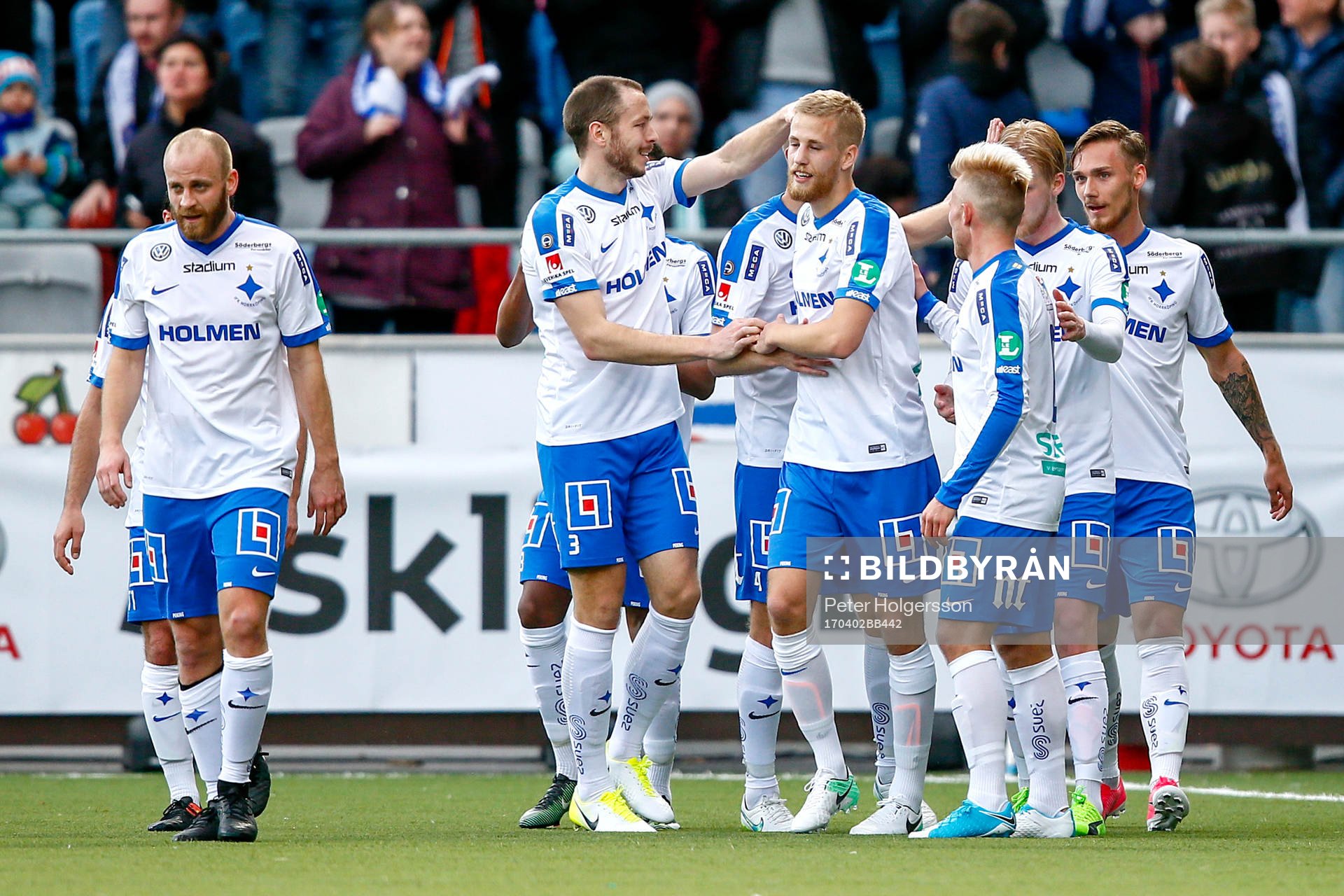Norrköpings Filip Dagerstål jublar med lagkamrater