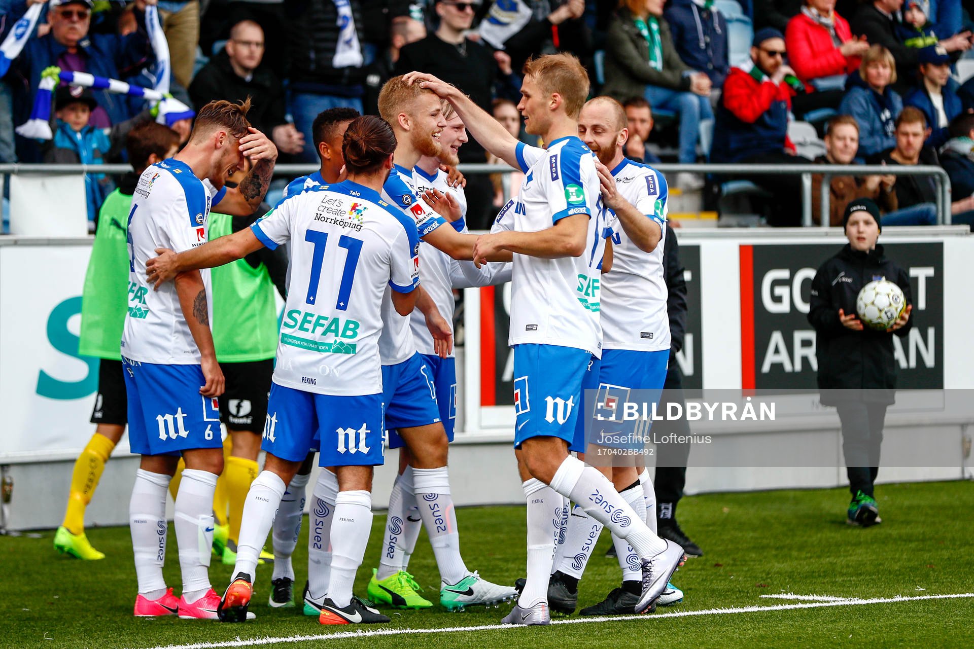 Norrköpings Filip Dagerstål jublar med lagkamrater