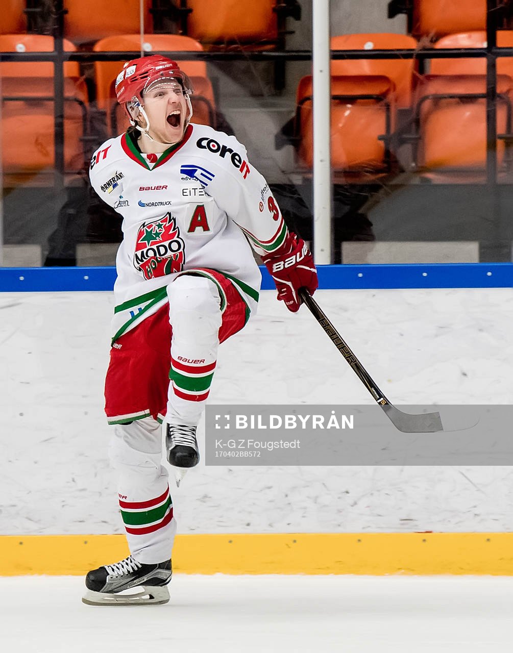 MODOs William Eriksson jublar