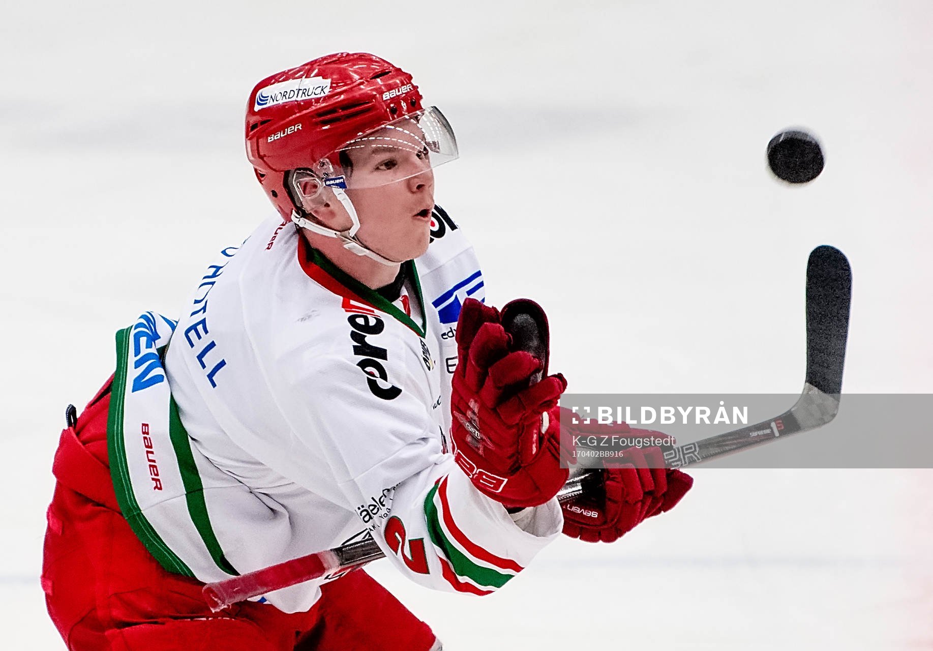 MODOs Jonathan Léman tar ner pucken