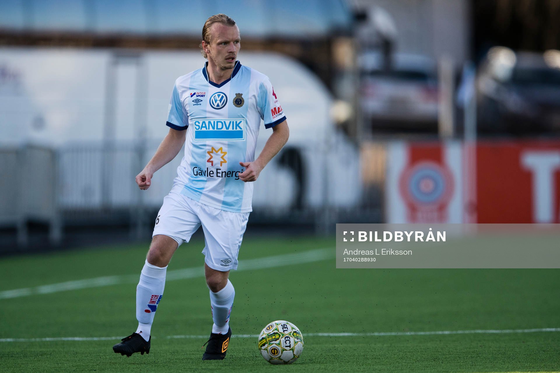 Gefles Jesper Florén med bollen