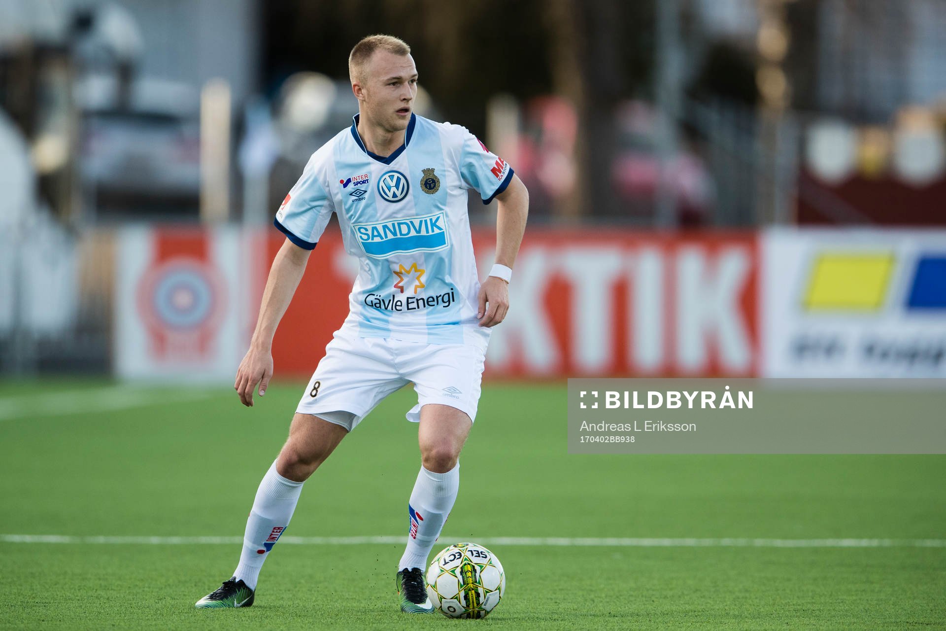 Gefles Christian Ljungberg med bollen