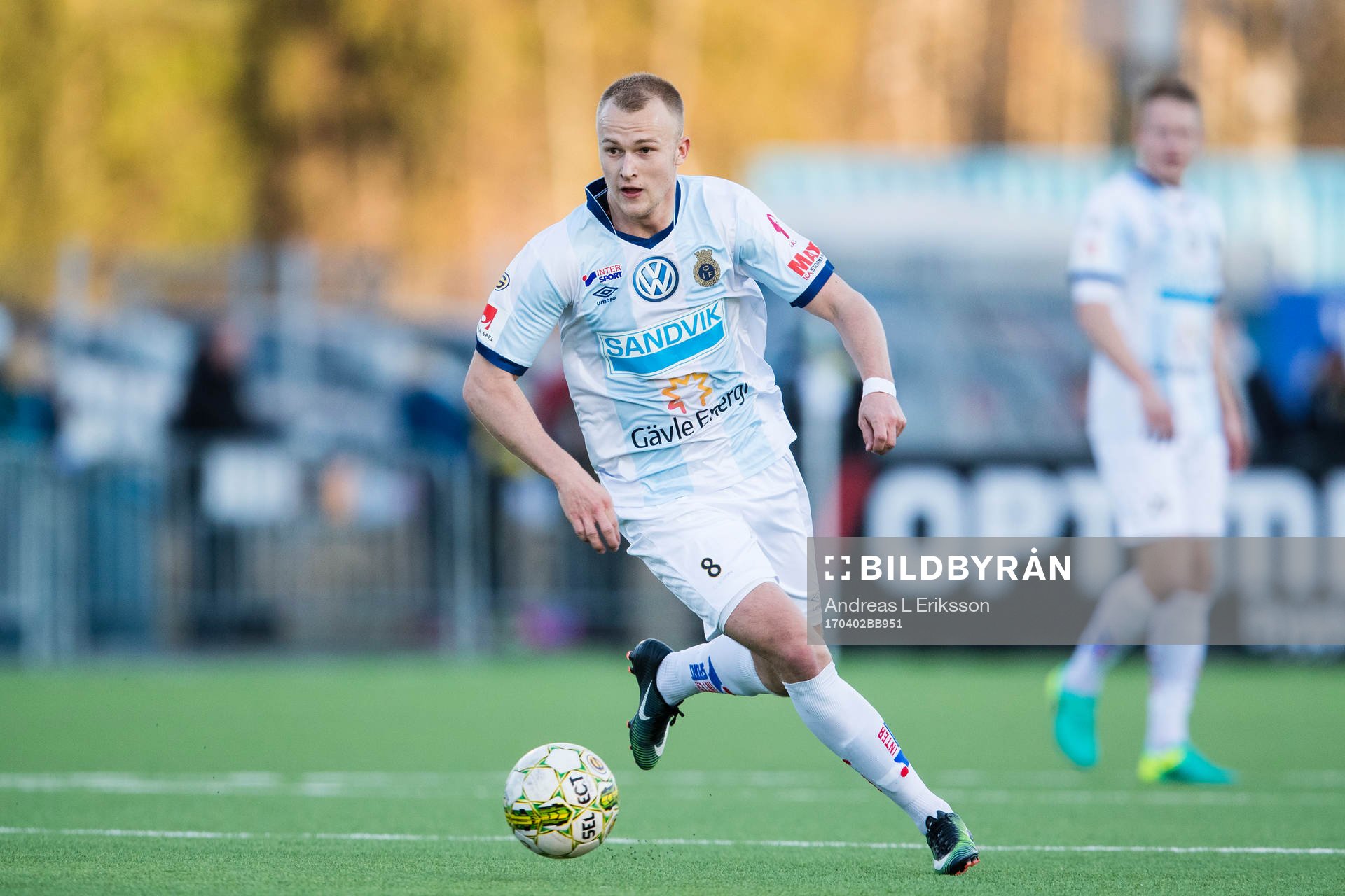 Gefles Christian Ljungberg med bollen
