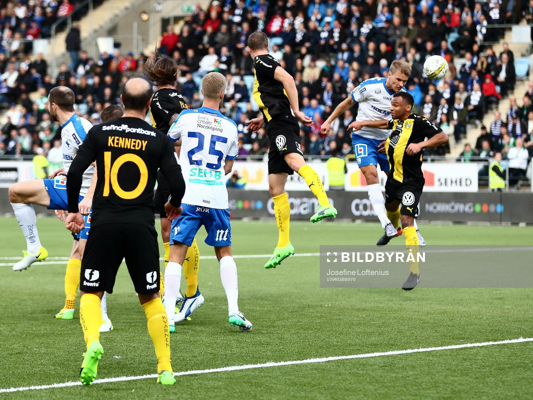 Norrköpings Filip Dagerstål nickar in mål 1-0
