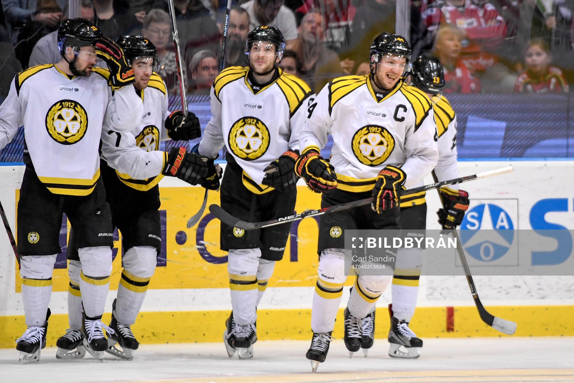 Brynäs Jacob Blomqvist jublar med lagkamrater