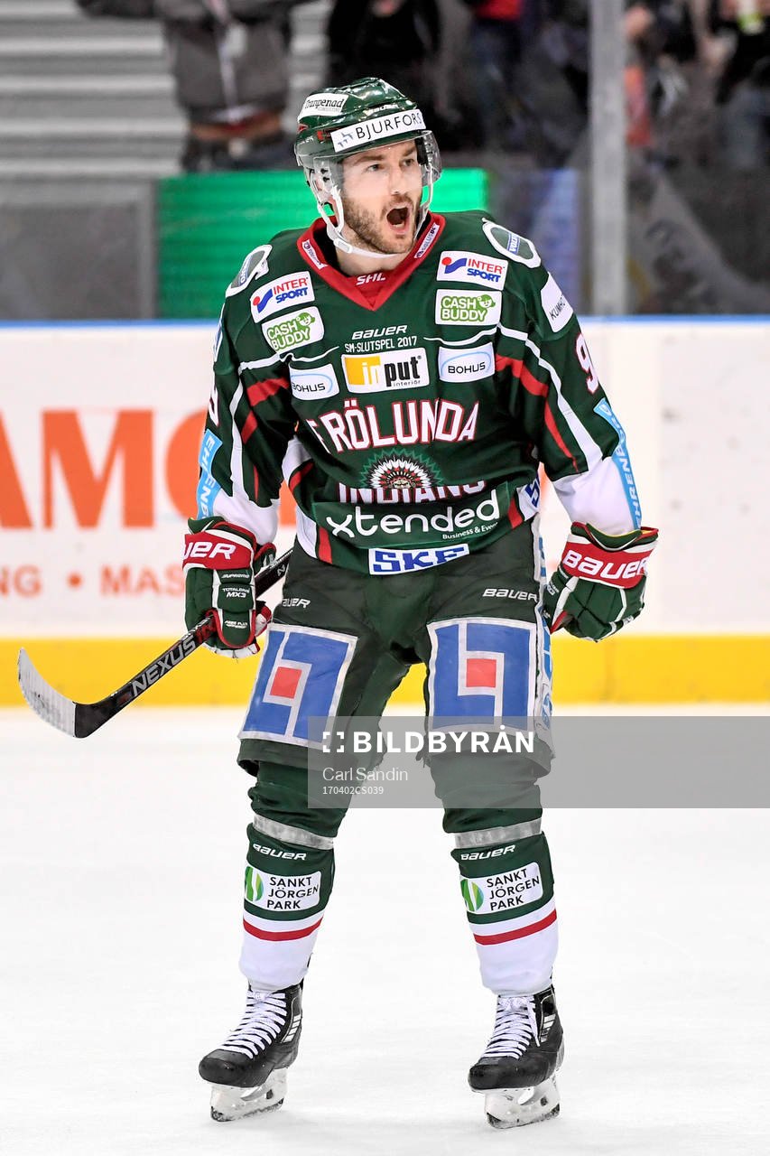 Frölundas Casey Wellman jublar