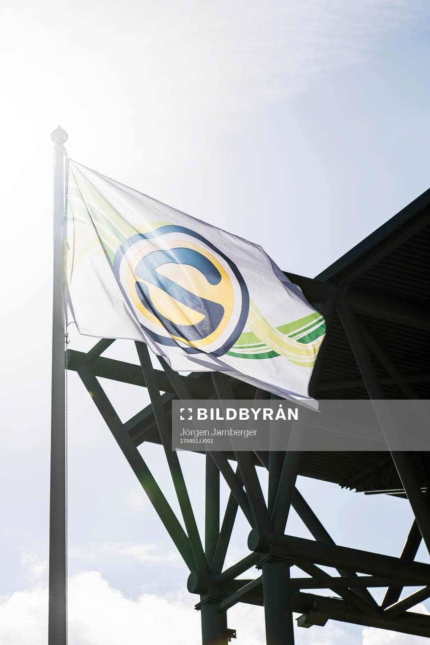 Superettans flagga utanför Borås arena innan