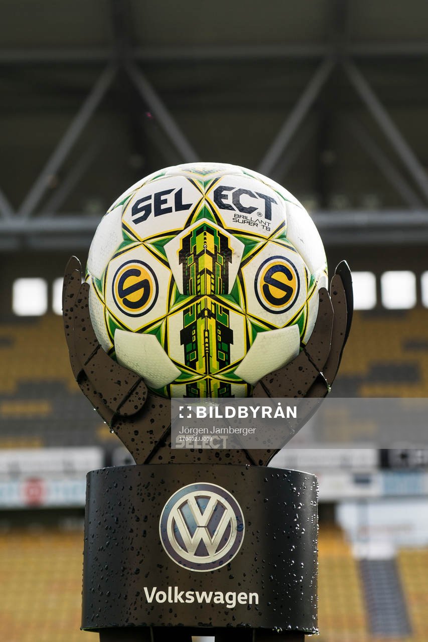 Superettans matchboll innan fotbollsmatchen i Superettan