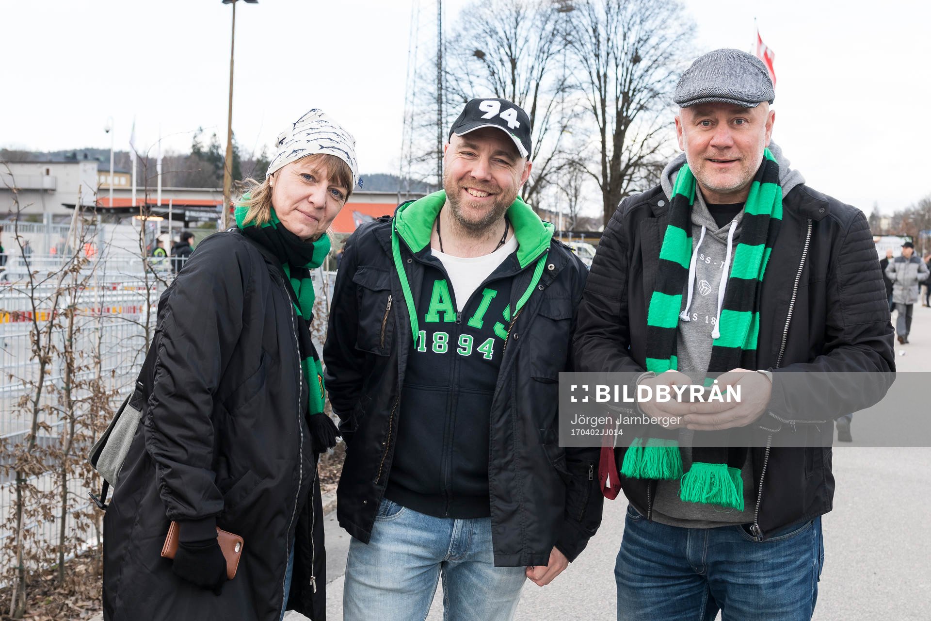 Glada GAIS supportrar innan fotbollsmatchen i Superettan