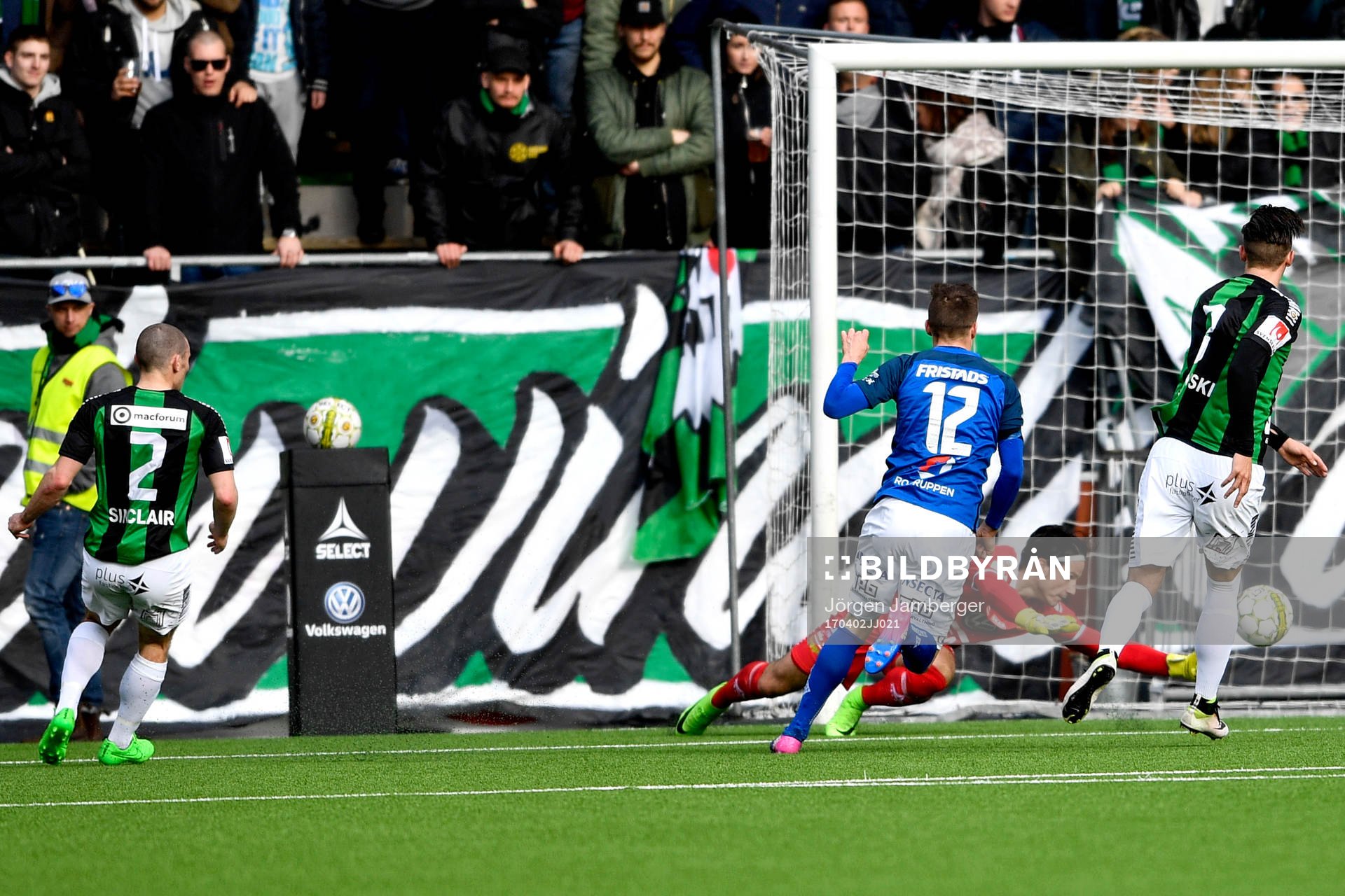 GAIS målvakt Damir Mehic räddar under fotbollsmatchen i Superettan mellan Norrby och GAIS den 2 april 2017 i Borås.