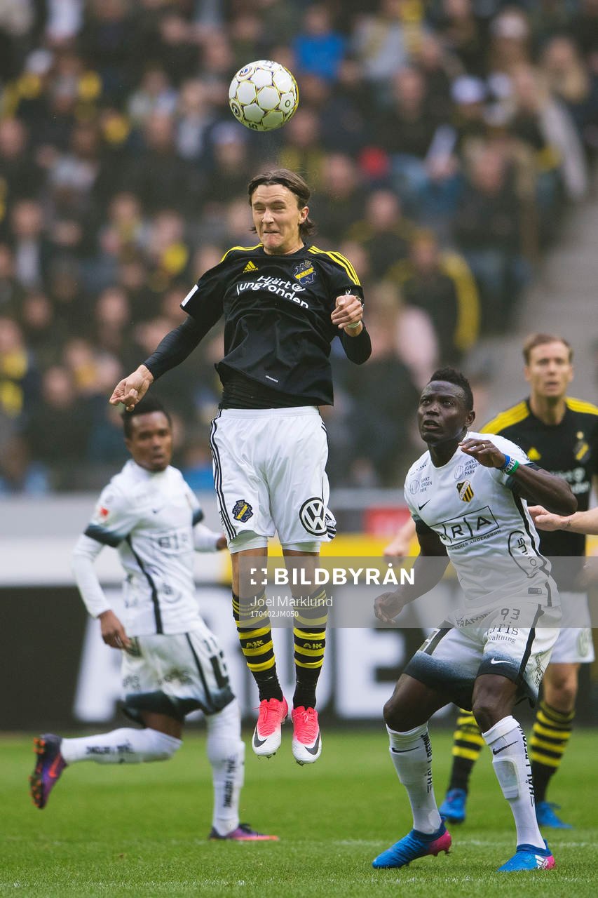 s Kristoffer Olsson och Häckens Alhassan Kamara
