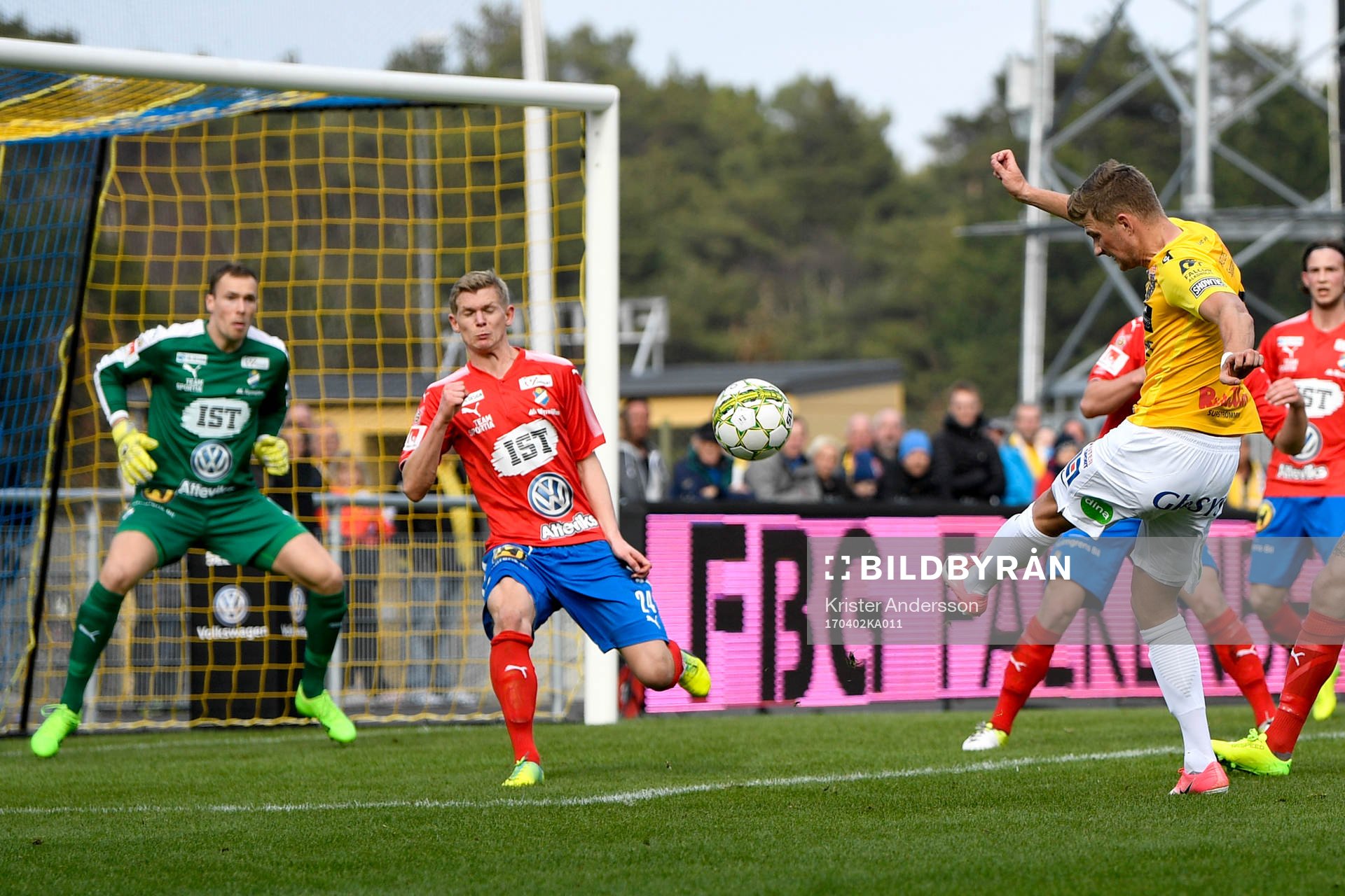Falkenbergs Erik Pärsson skjuter