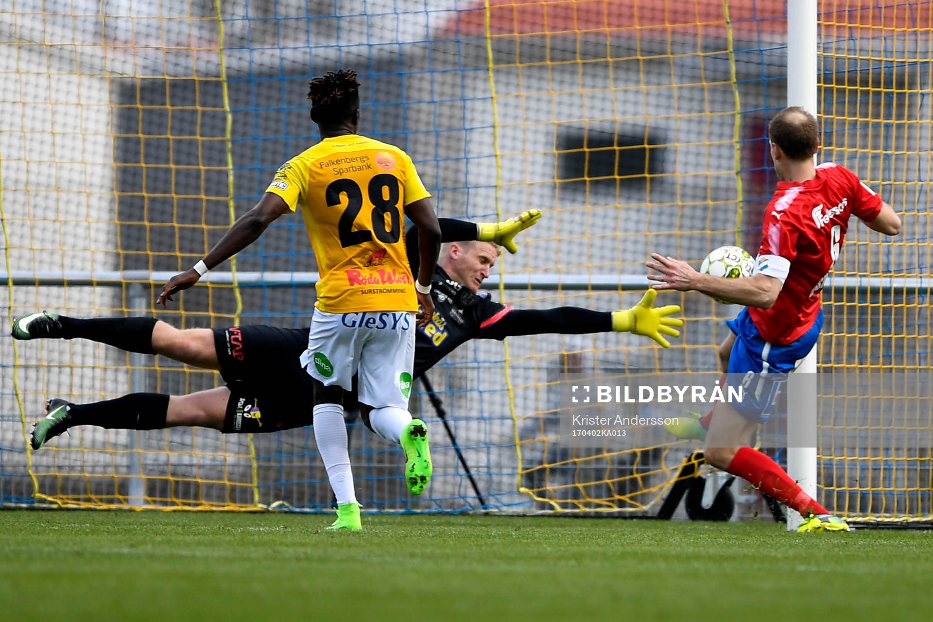 Östers Mario Vasilj gör 0-1