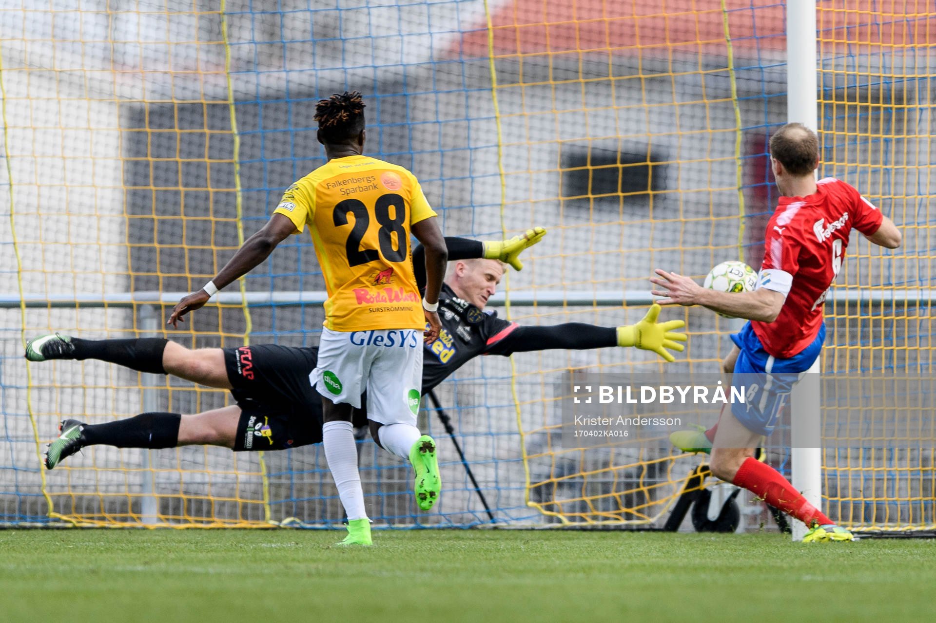 Östers Mario Vasilj gör 0-1