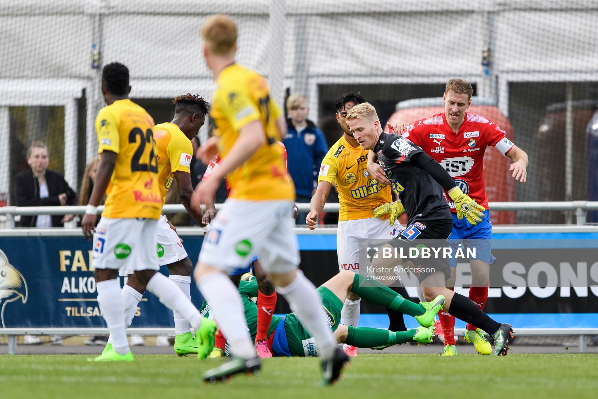Falkenbergs målvakt Hampus Nilsson uppe på en hörna