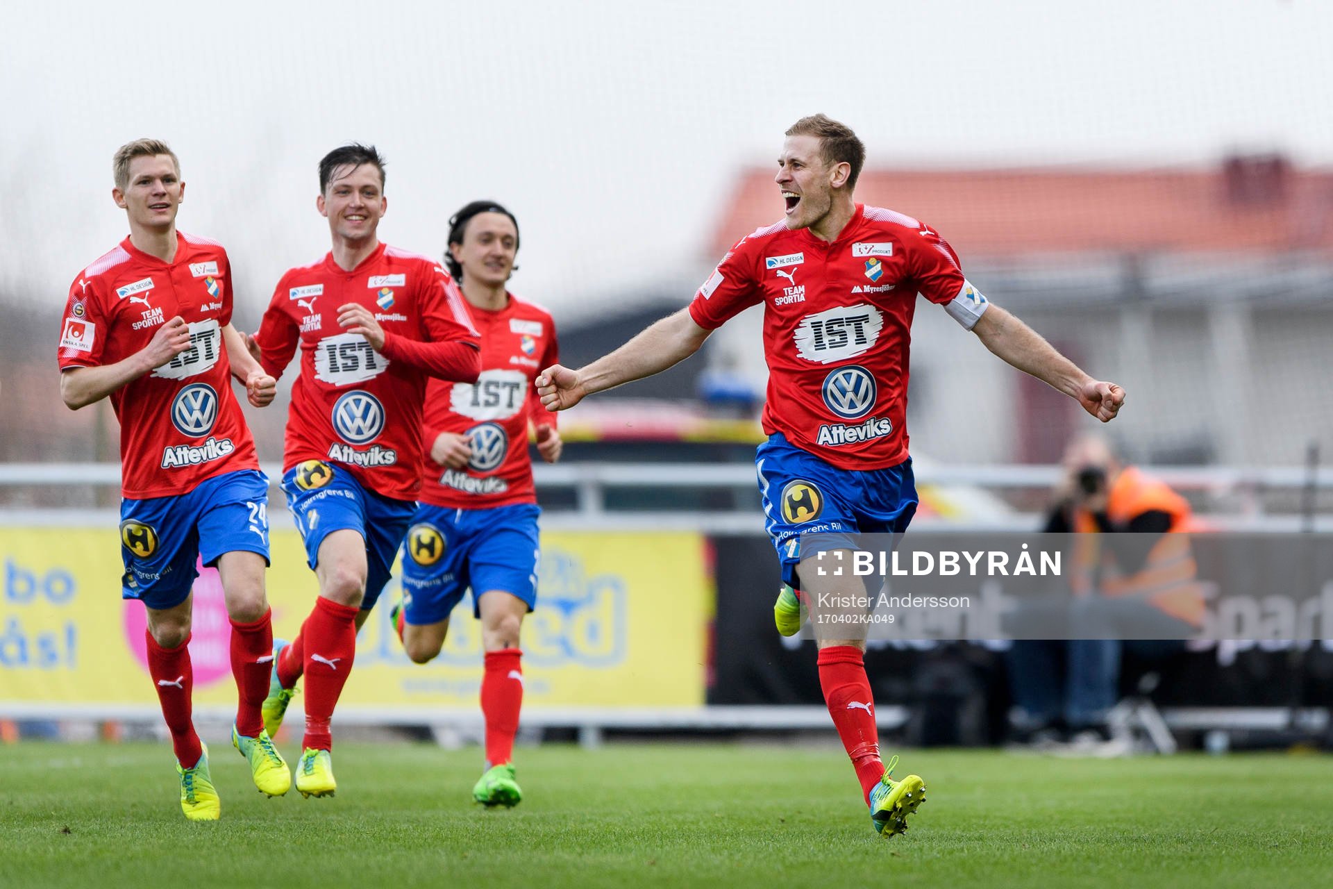 Östers Mario Vasilj jublar