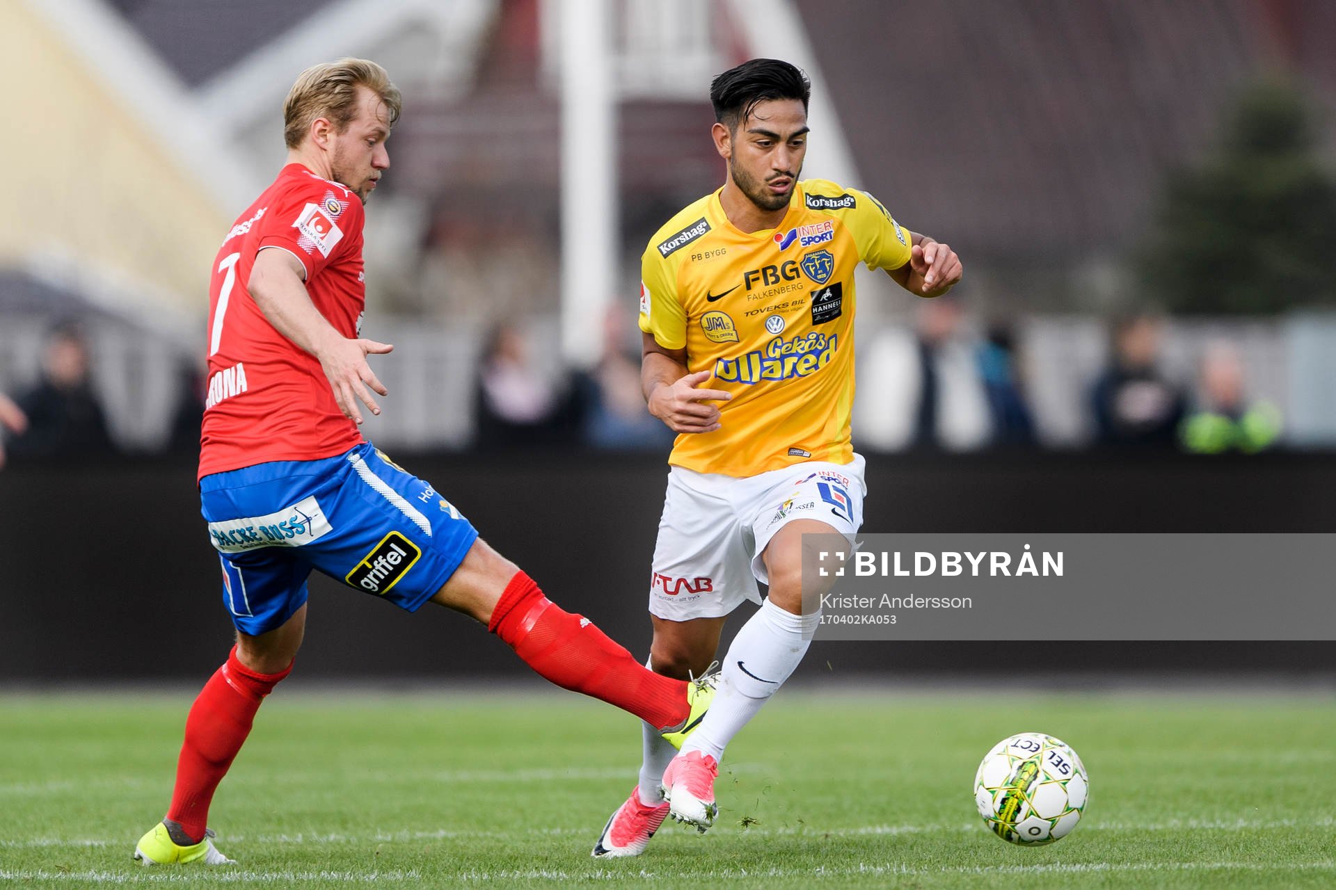 Östers Sebastian Crona och Falkenbergs Amin Nazari