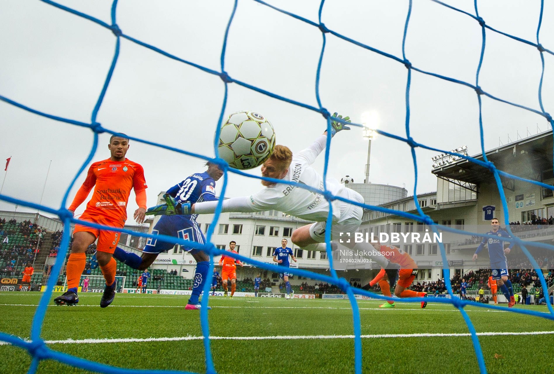 Sundsvalls Peter Wilson gör 1-1 på nick bakom AFC