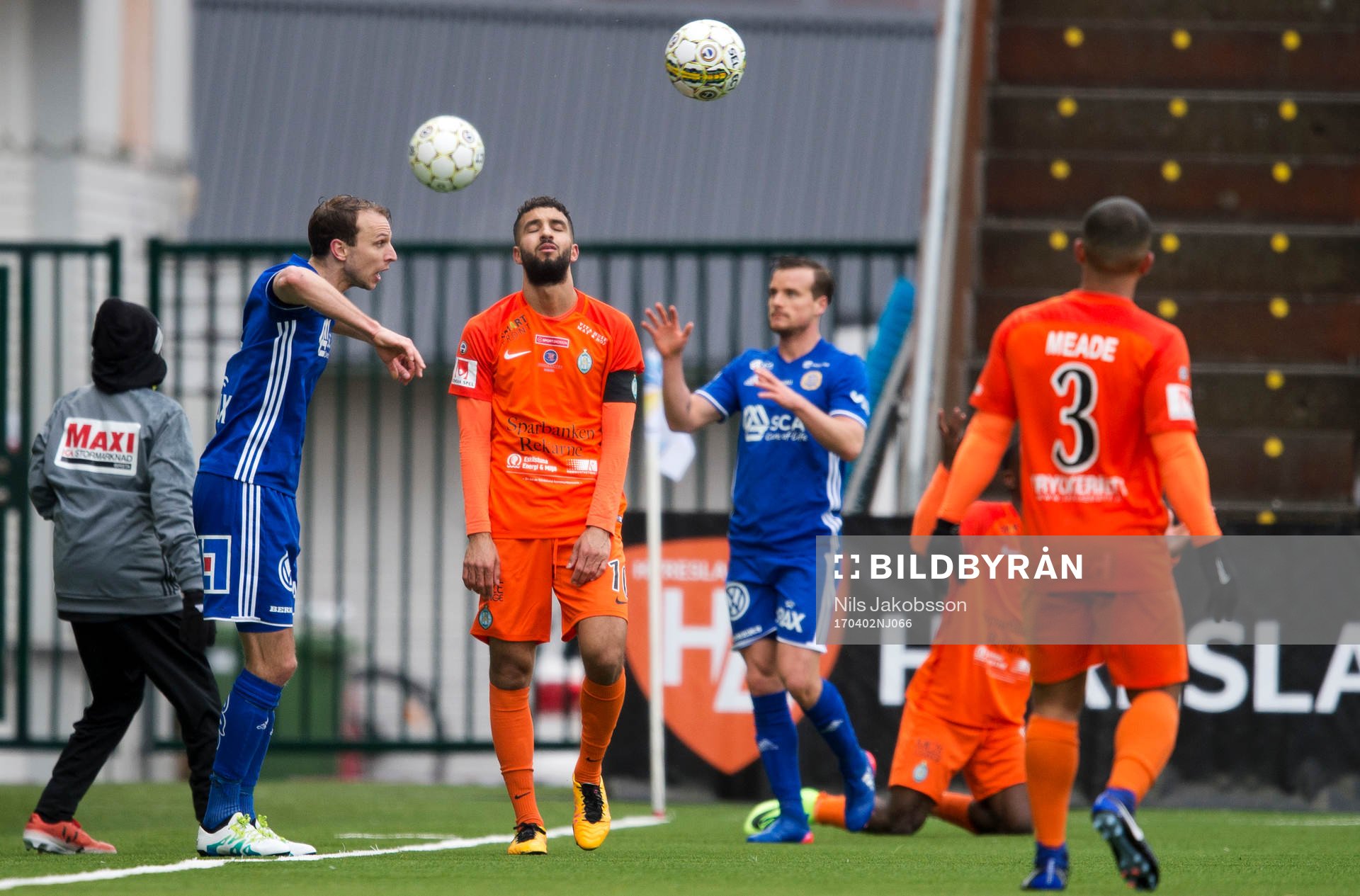Sundsvalls Lars Krogh Gerson kastar ett inkast och AFC
