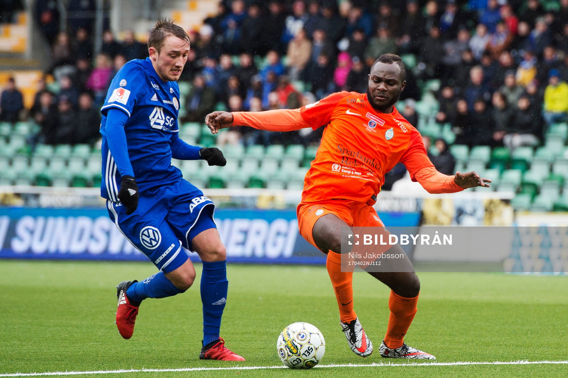 Sundsvalls Smajl Suljevic och AFC Eskilstunas Emmanuel