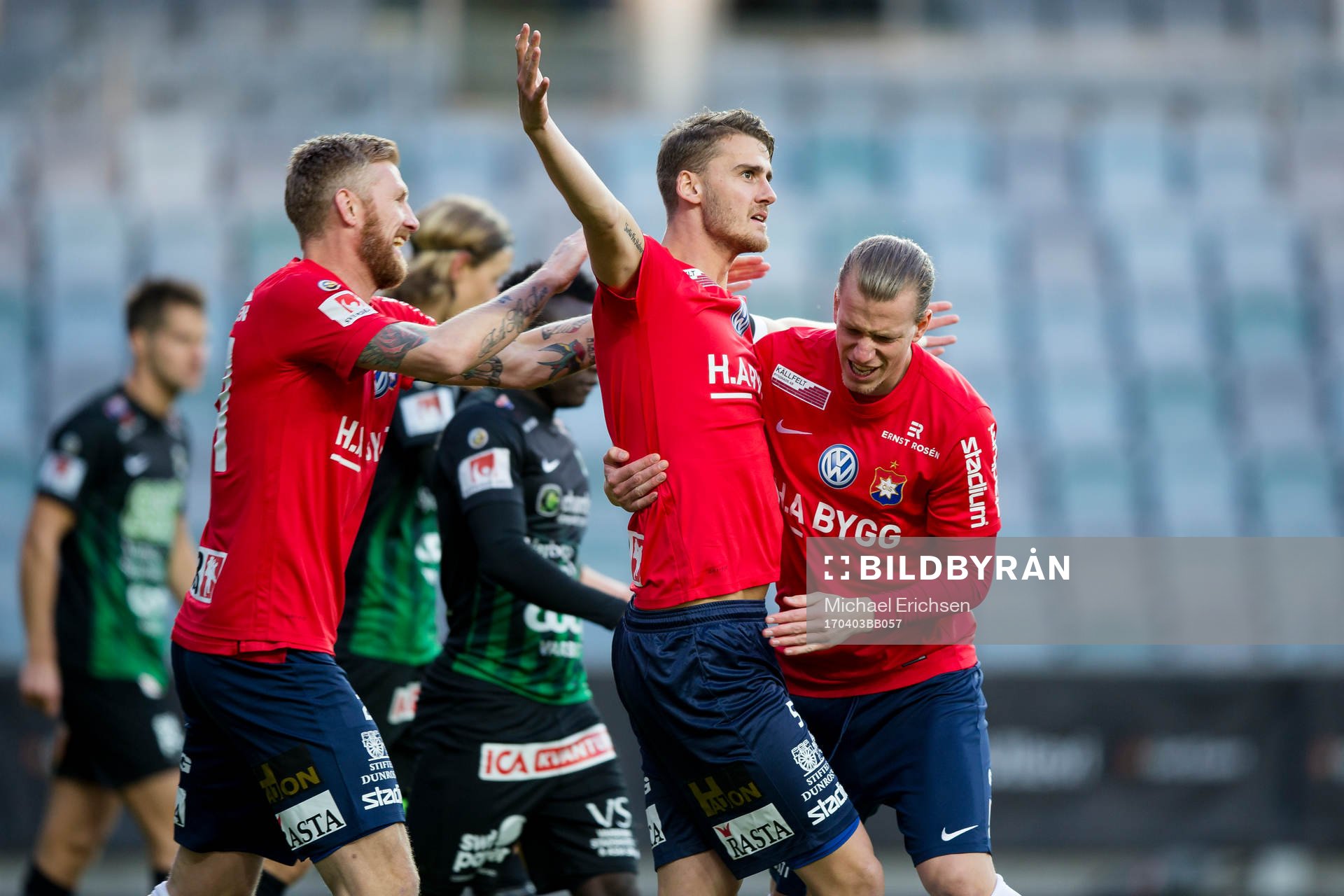 Örgrytes Johan Hammar jublar ihop med Fredrik Björck och Sebastian Carlsén efter att ha gjort 1-0 under fotbollsmatchen i Superettan mellan Örgryte och Varberg den 3 april 2017 i Göteborg.