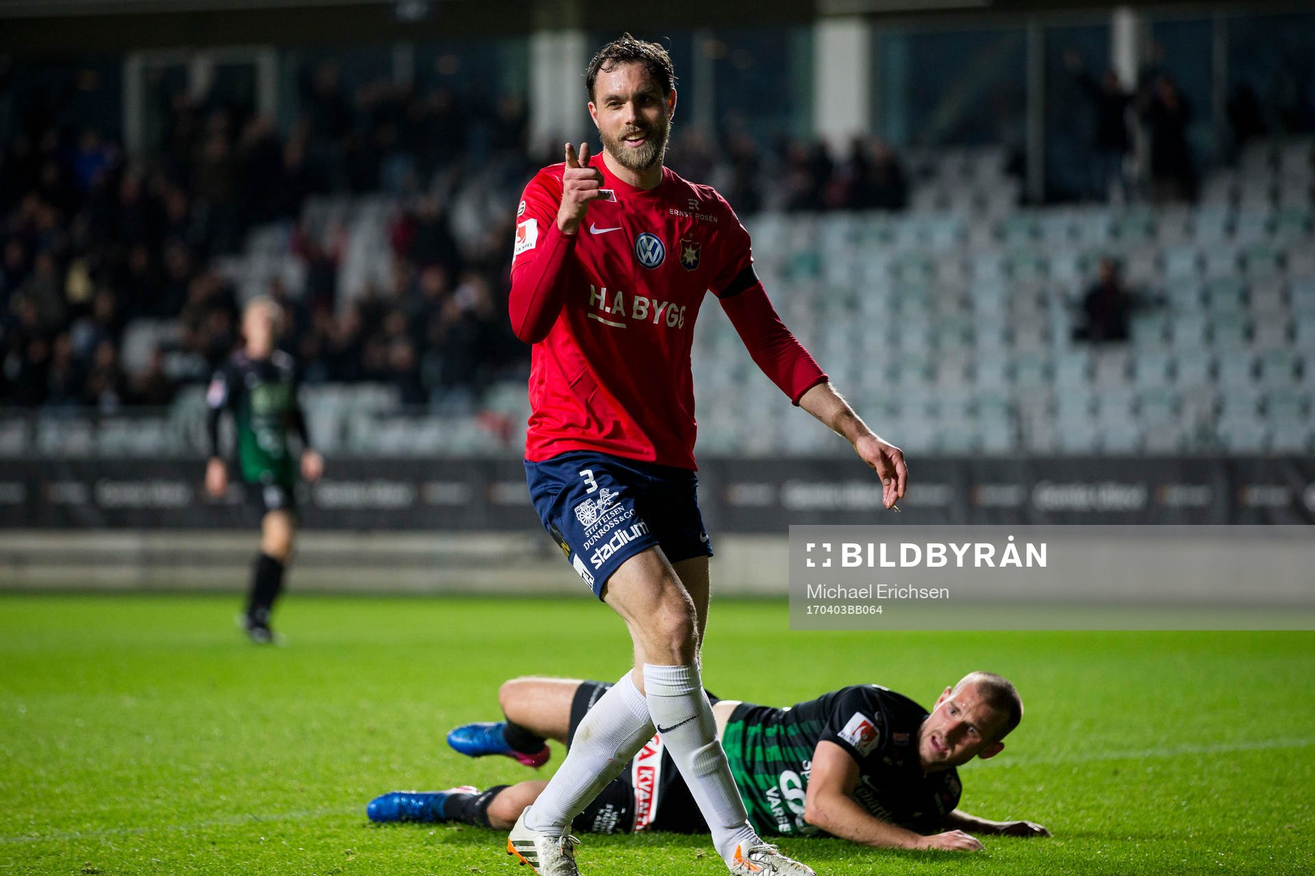 Örgrytes Johan Elmander jublar