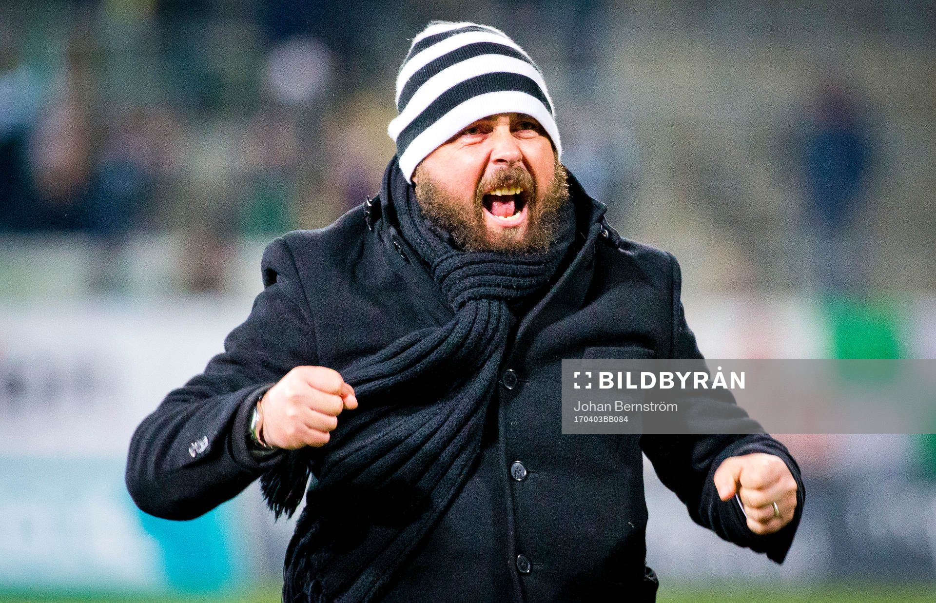 Örebros tränare Alexander Axén jublar