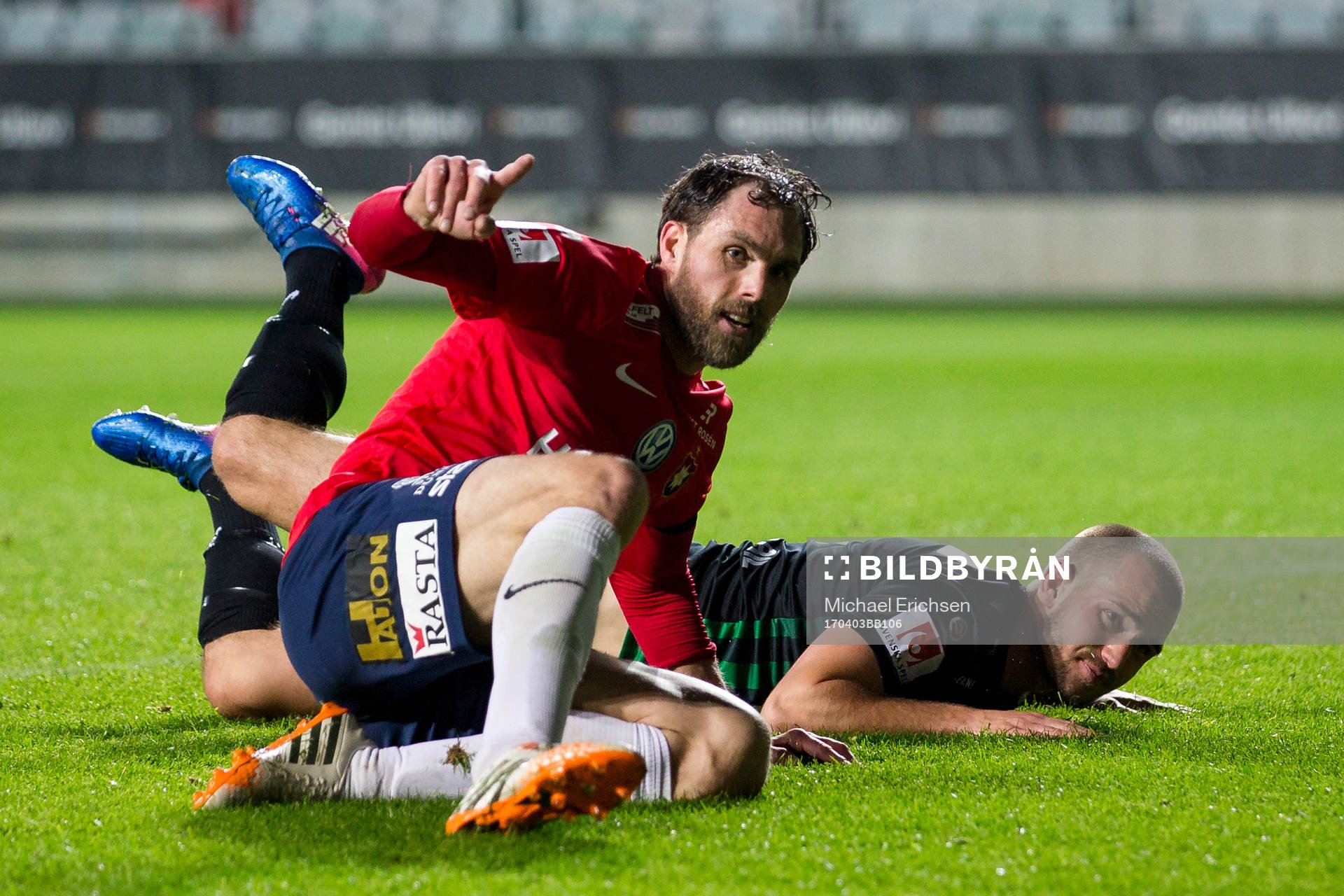 Örgrytes Johan Elmander jublar