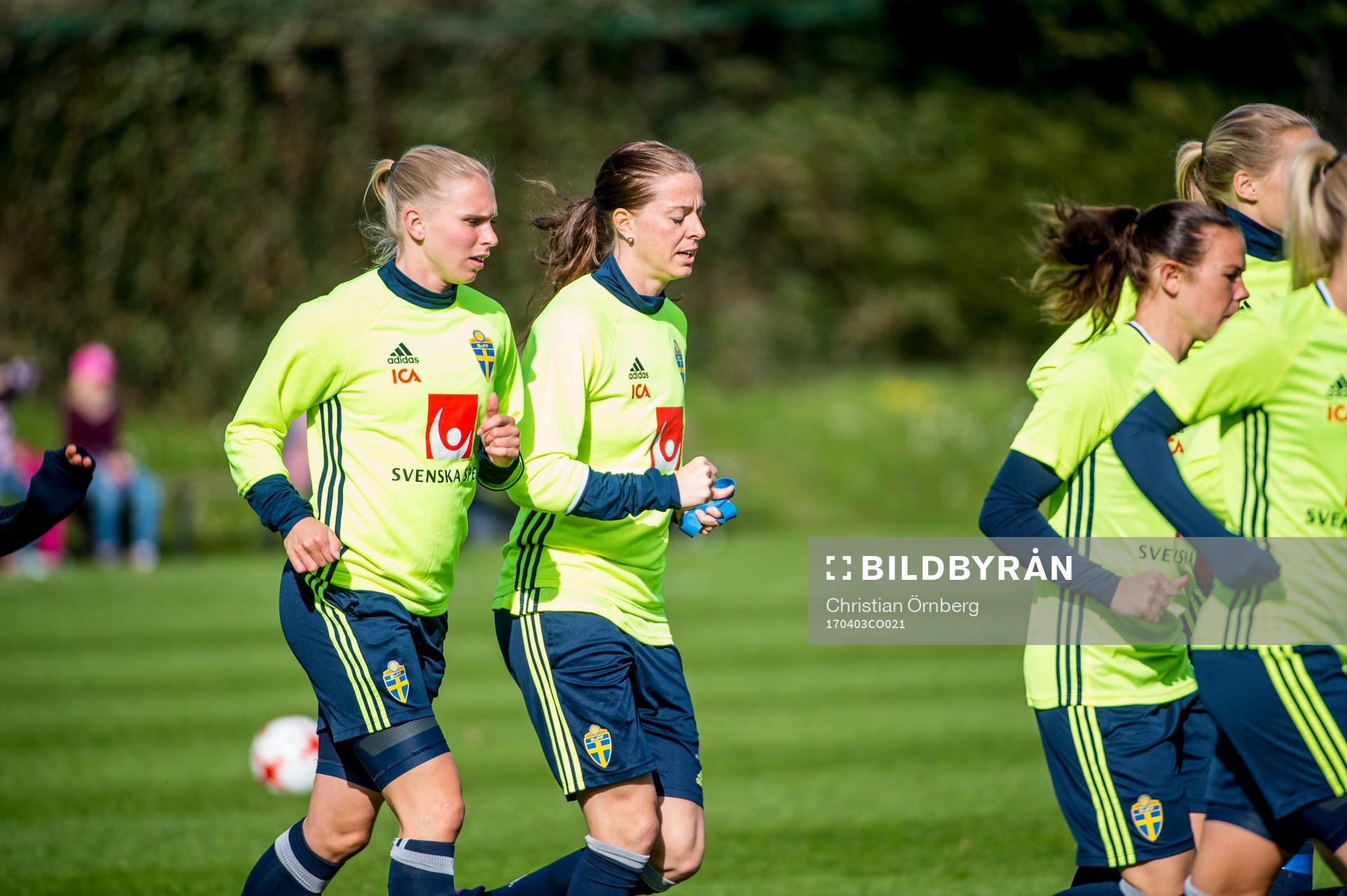 Lotta Schelin värmer upp