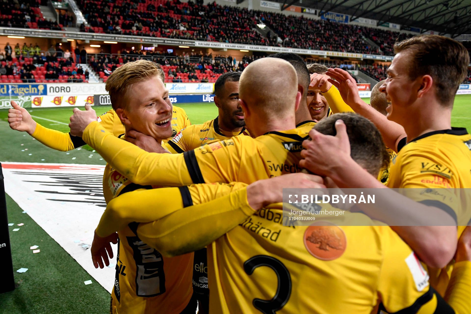 Elfsborgs Per Frick jublar med lagkamrater