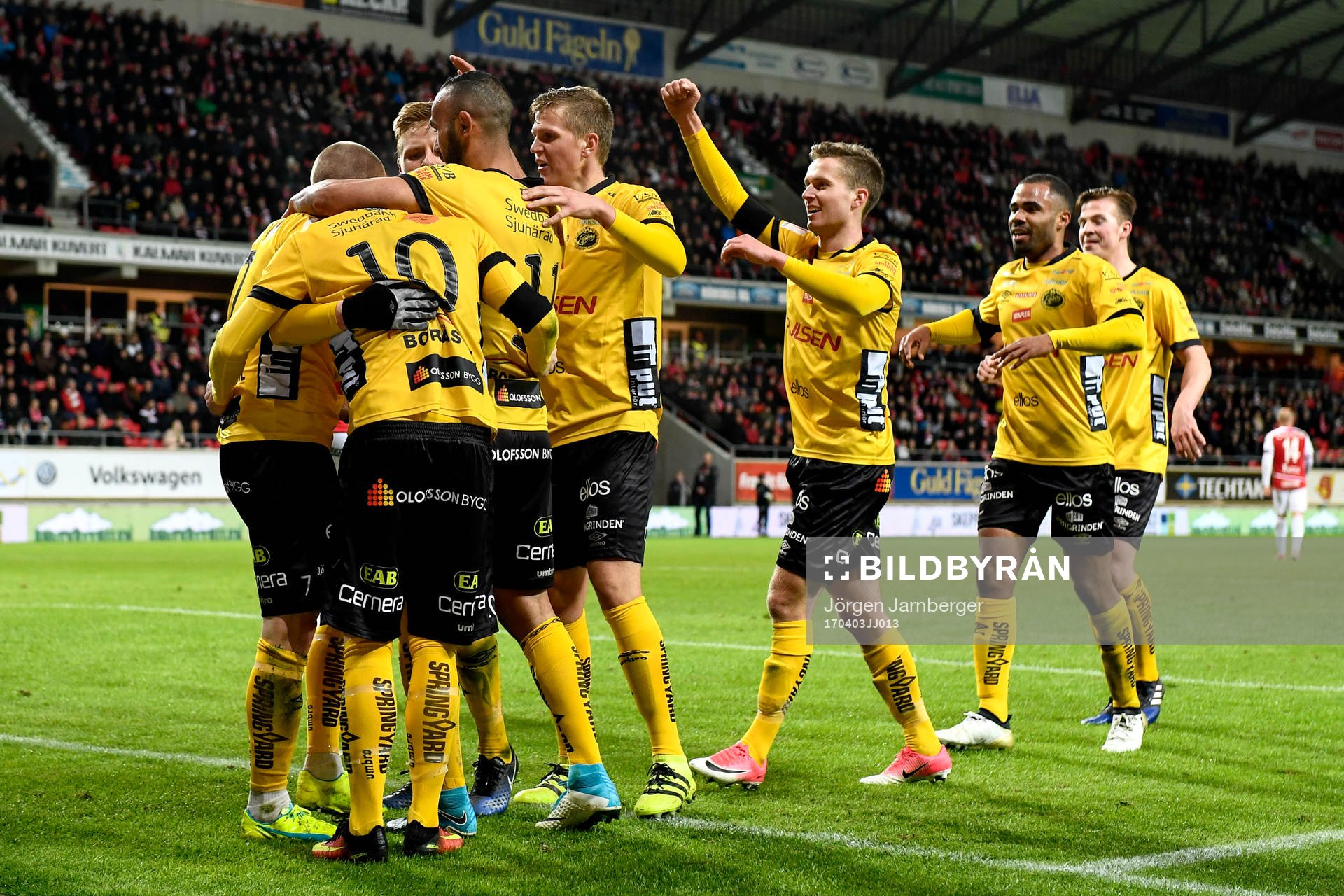 Elfsborgs Daniel Gustavsson jublar med lagkamrater