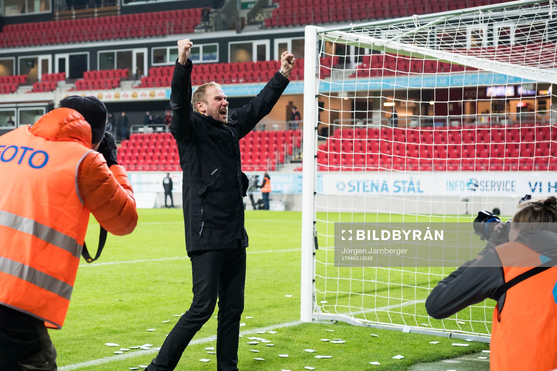 Elfsborgs manager Magnus Haglund jublar