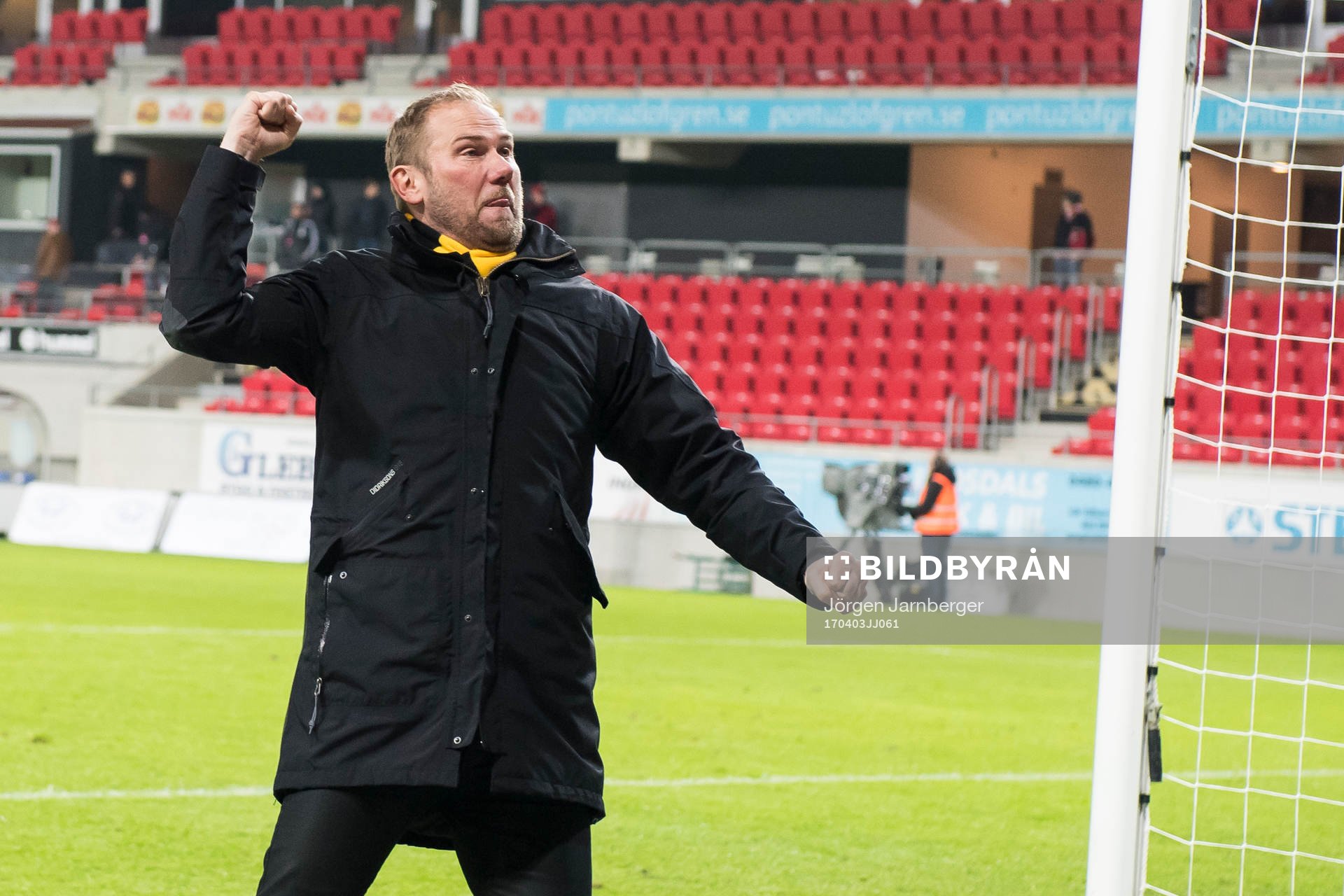 Elfsborgs manager Magnus Haglund jublar