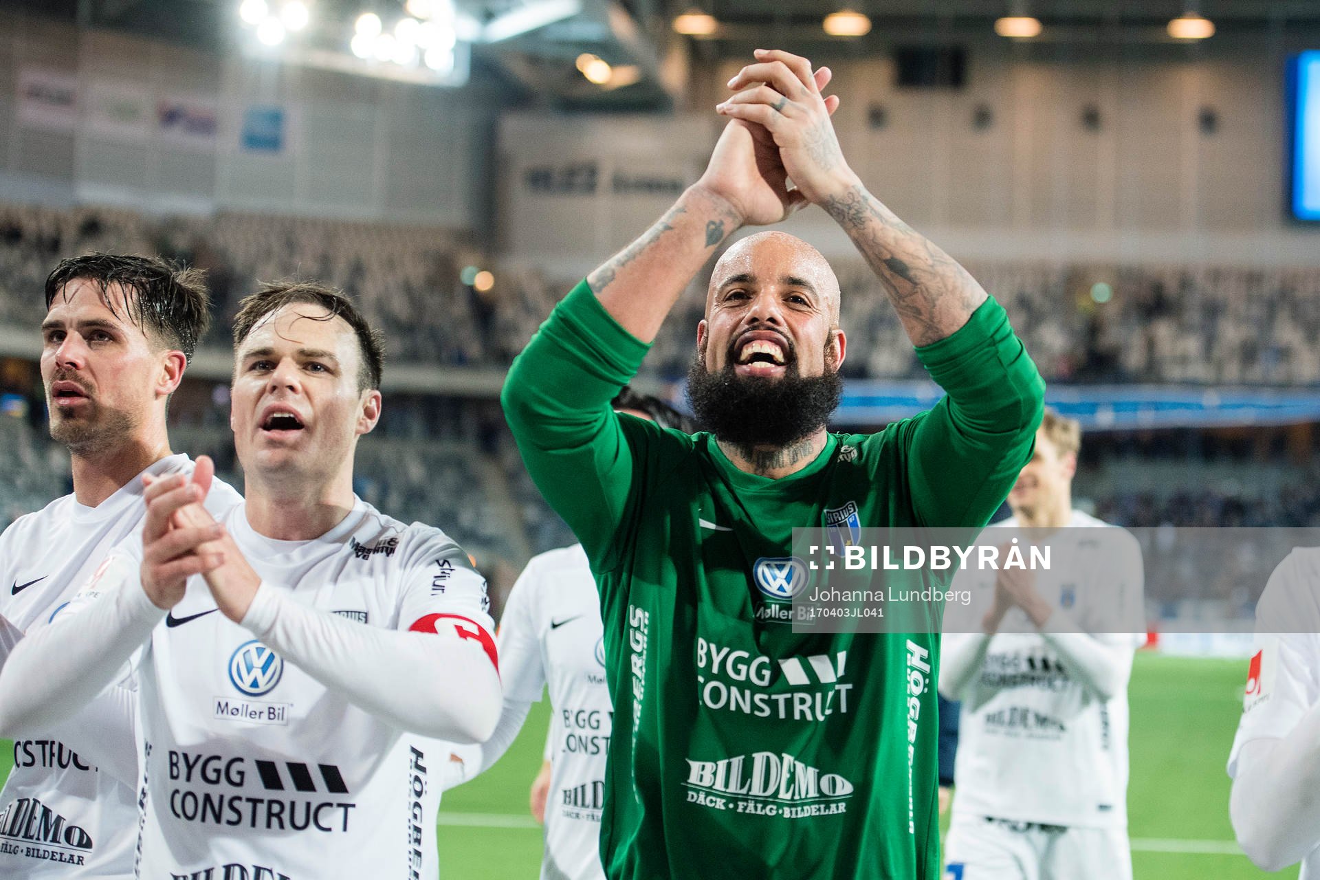 Sirius Niklas Busch Thor och målvakt Joshua Wicks  jublar