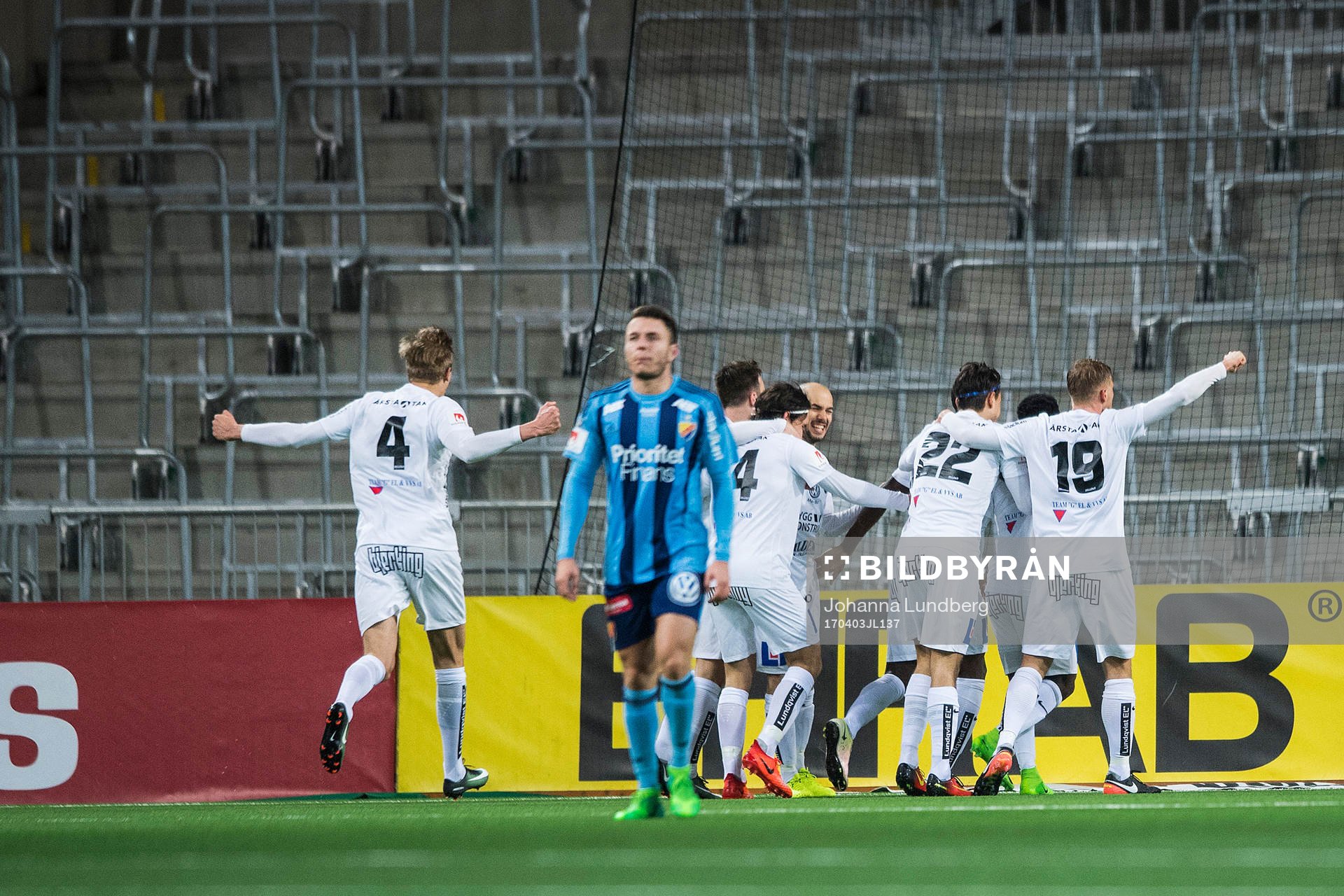 Djurgårdens Kerim Mrabti  deppar medan Sirius Kingsley