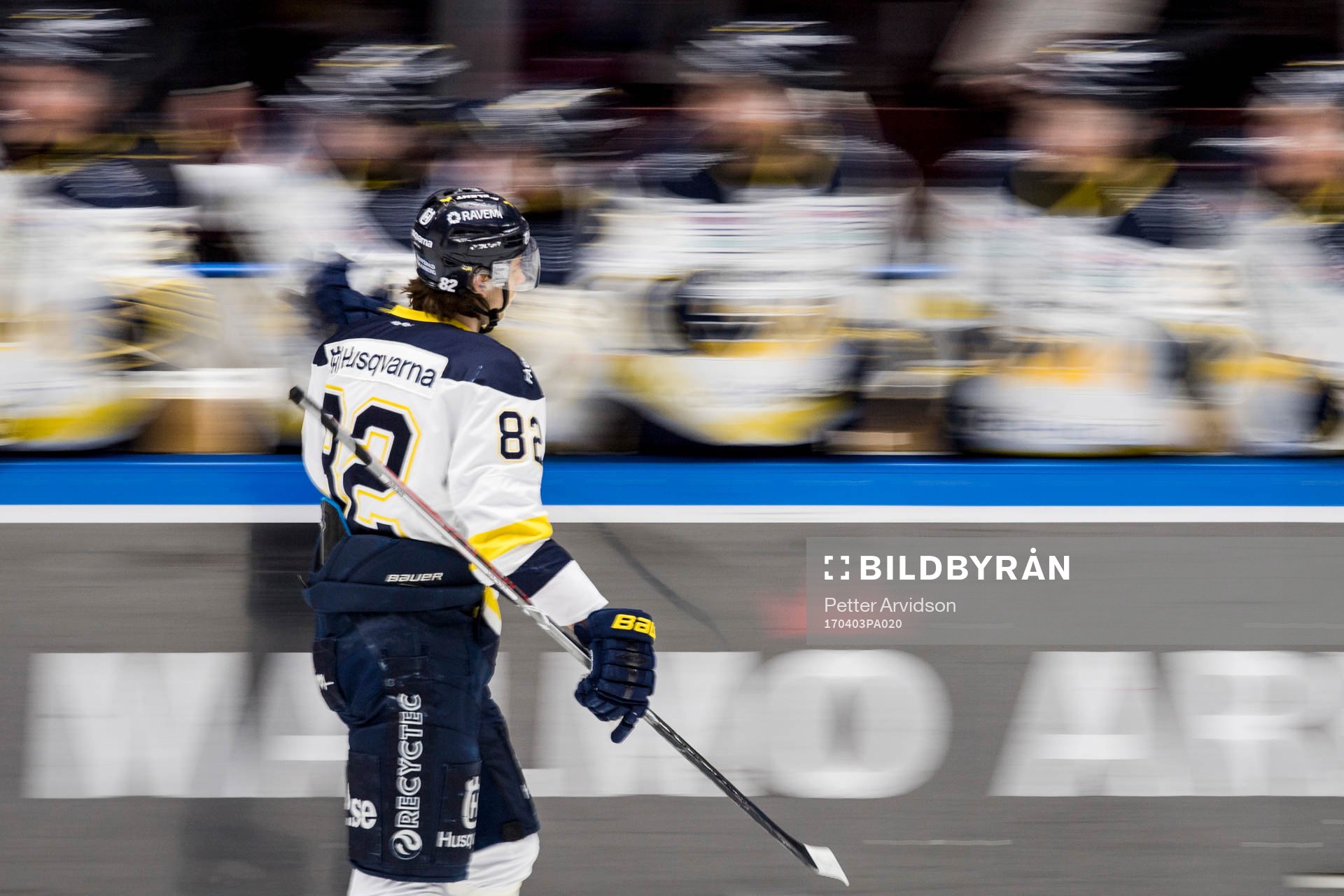 s Kevin Stenlund jublar med båset