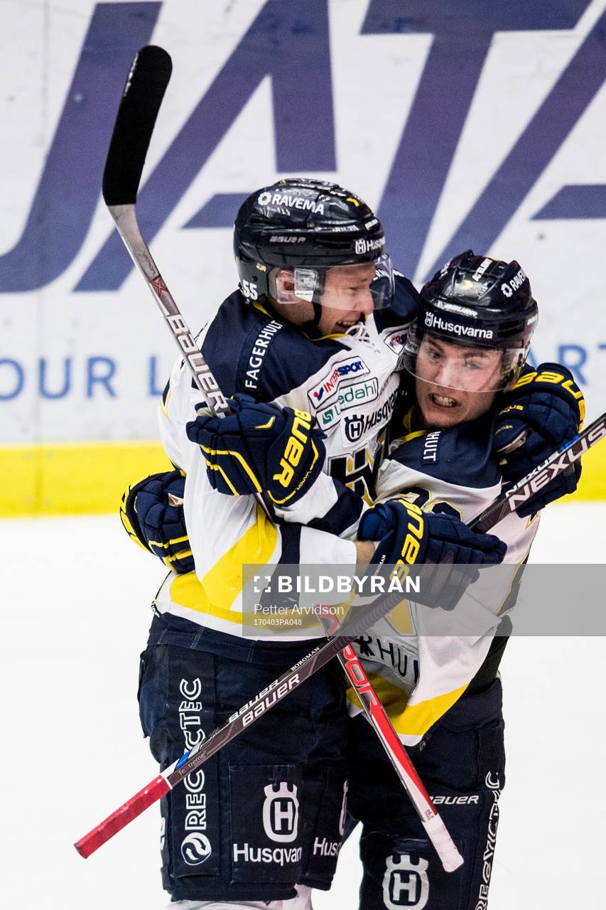 s Lias Andersson jublar med Andreas Borgman