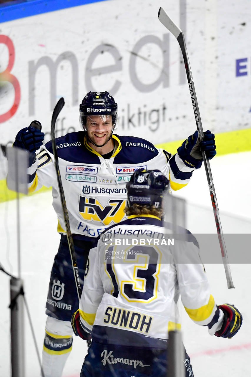 s Pär Arlbrandt och Oscar Sundh jublar