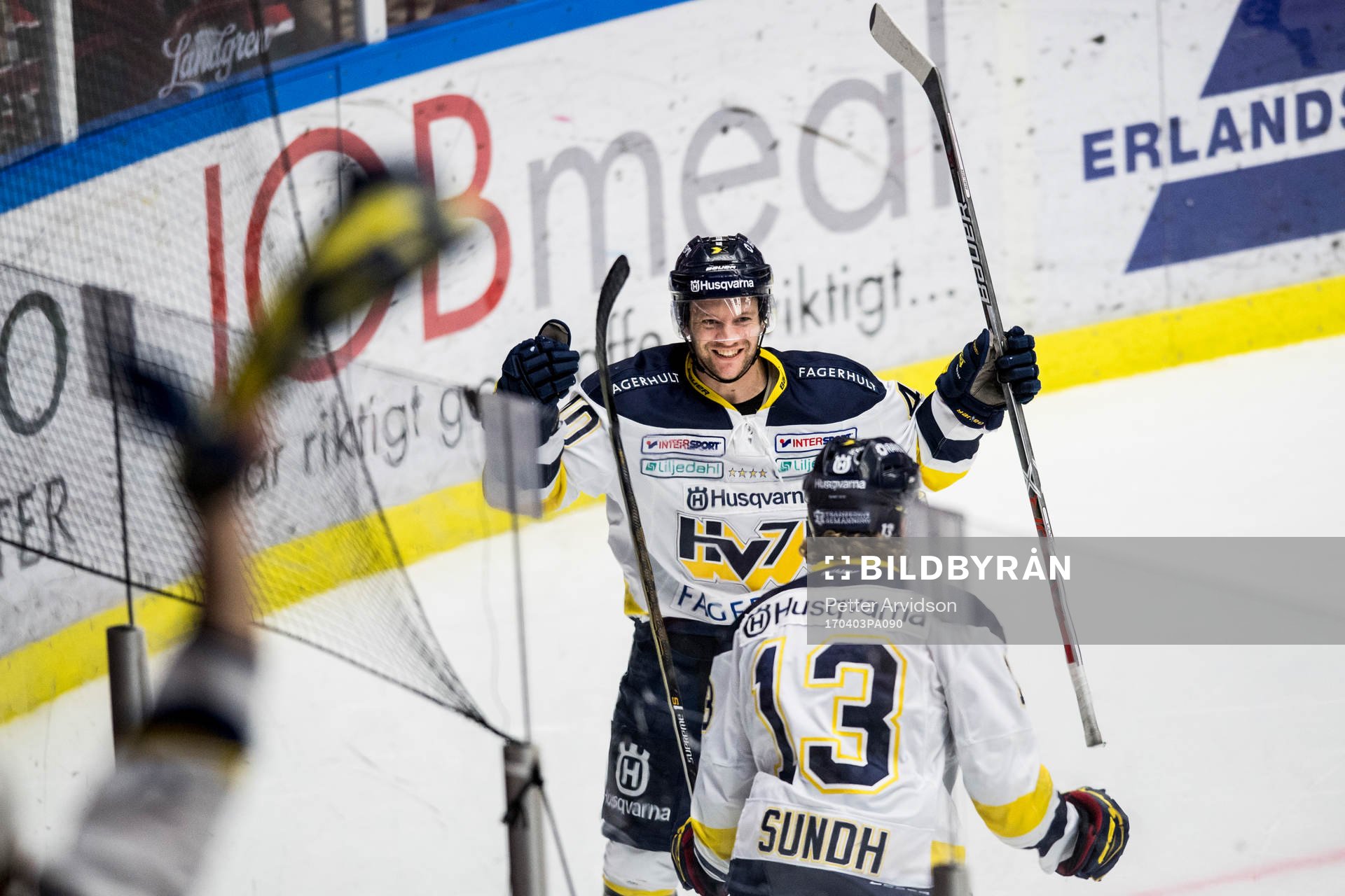 s Pär Arlbrandt och Oscar Sundh jublar