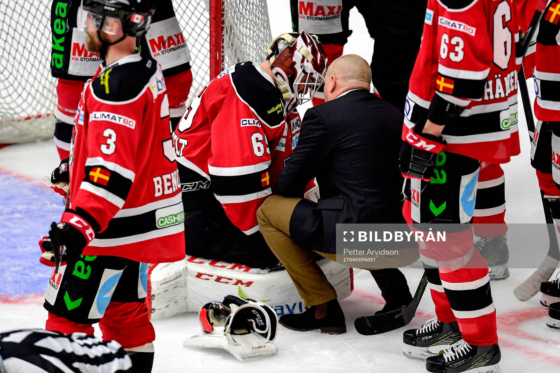 Malmö Redhawks målvakt Oscar Alsenfelt sees om