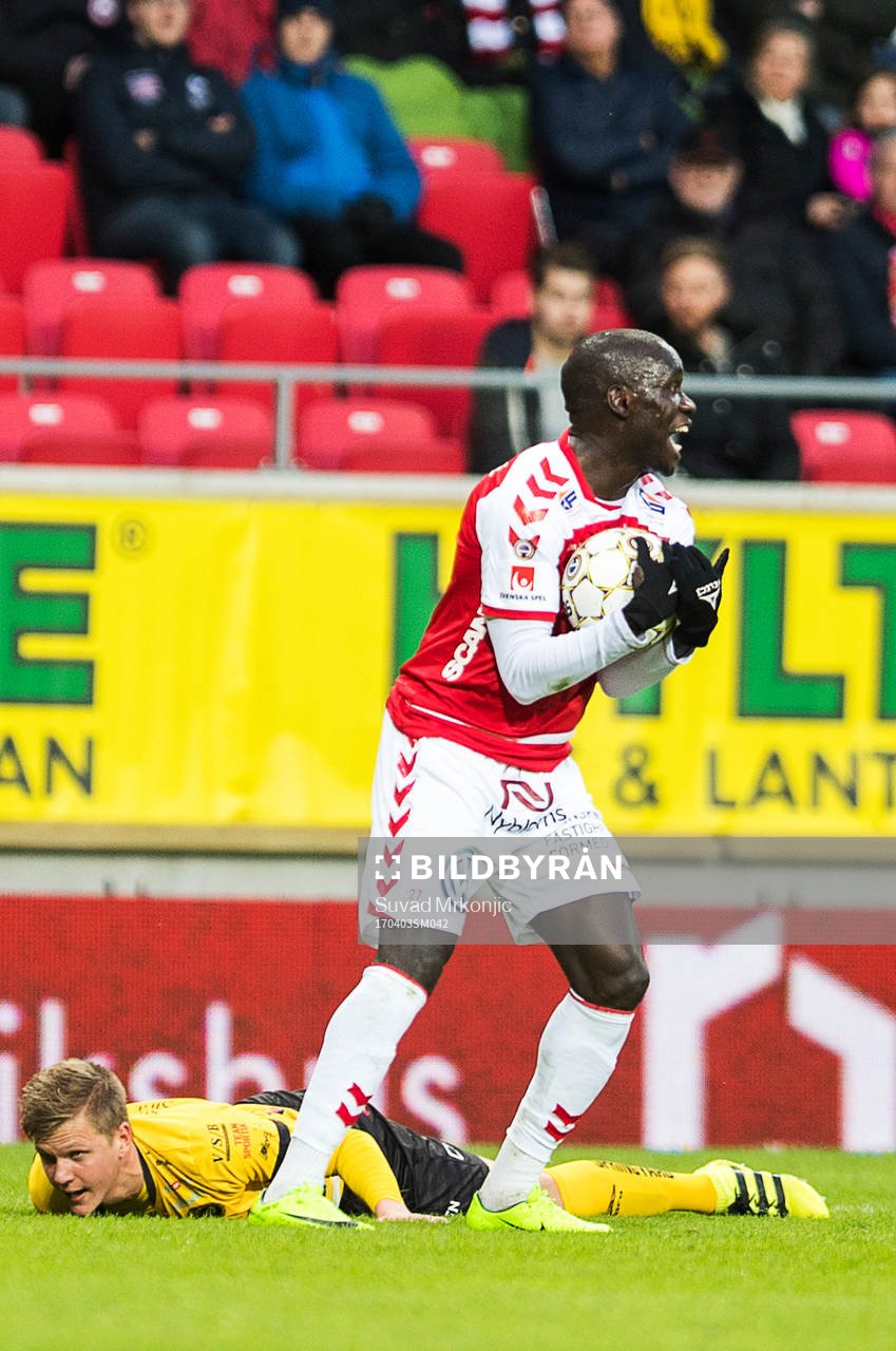 Elfsborgs Joakim Nilsson och Kalmars Papa Alioune Diouf