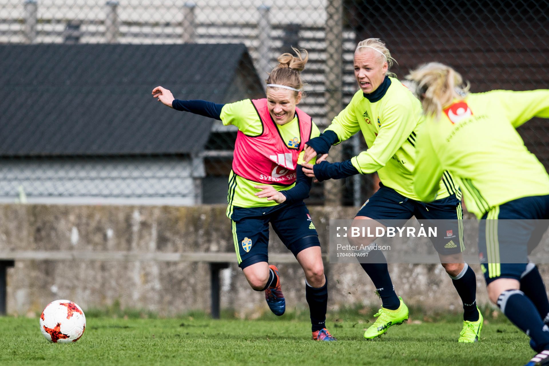Katrin Schmidt och Caroline Seger