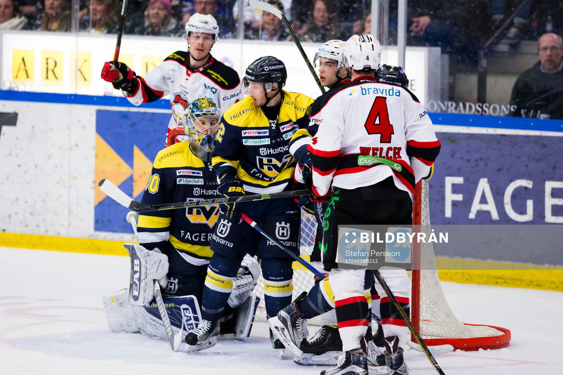 s målvakt Linus Söderström deppar