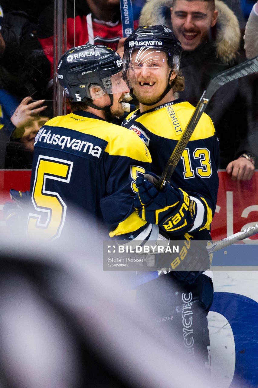 s Adam Almquist och Oscar Sundh jublar
